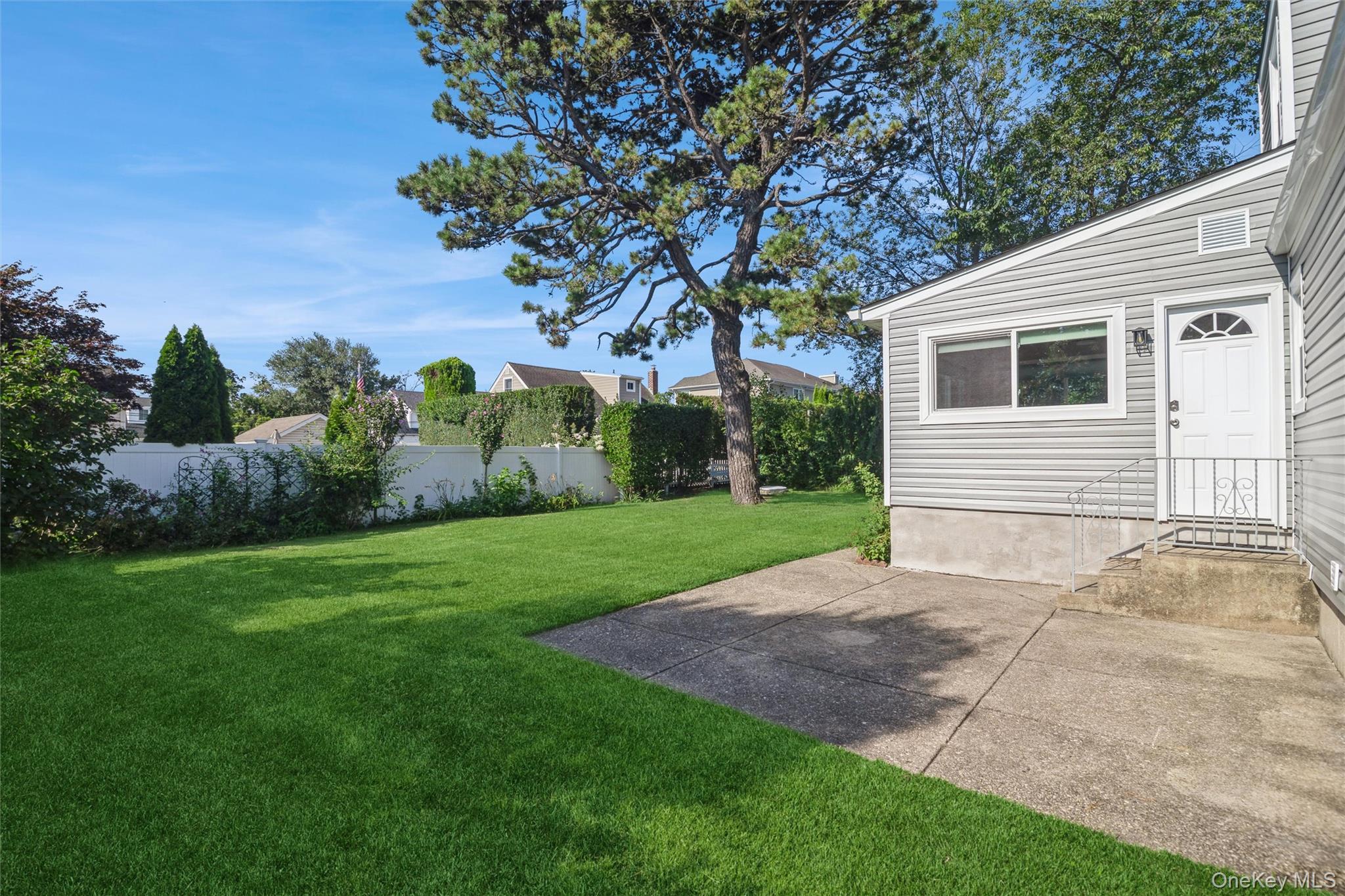 Single Family N Hawthorne Street  Nassau County, NY 11758, MLS-1039823-28