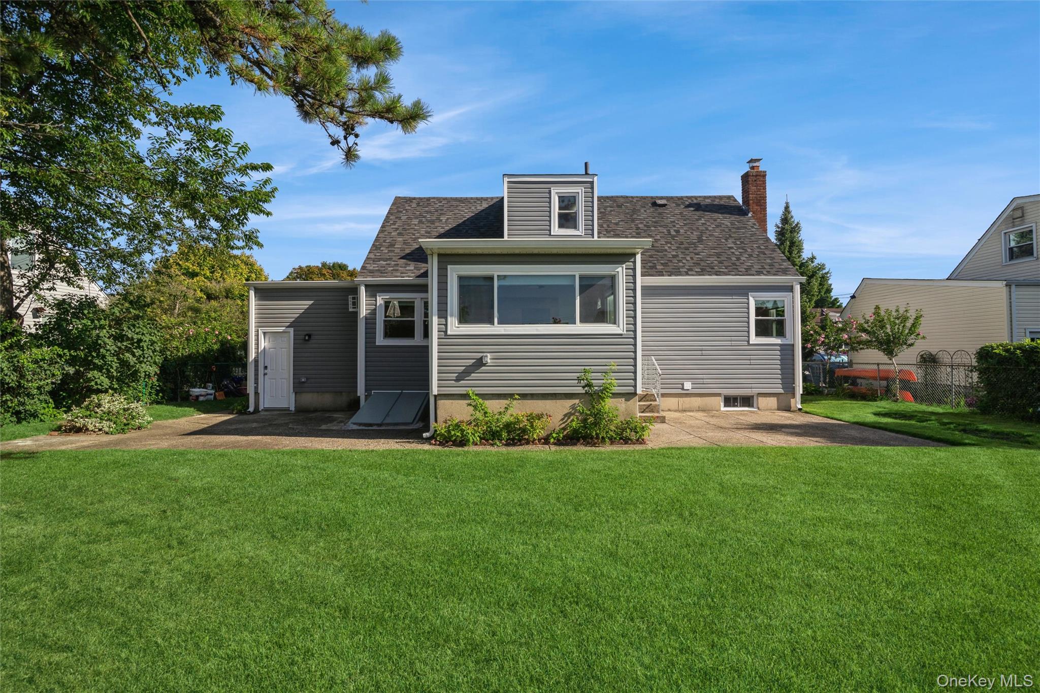 Single Family N Hawthorne Street  Nassau County, NY 11758, MLS-1039823-30
