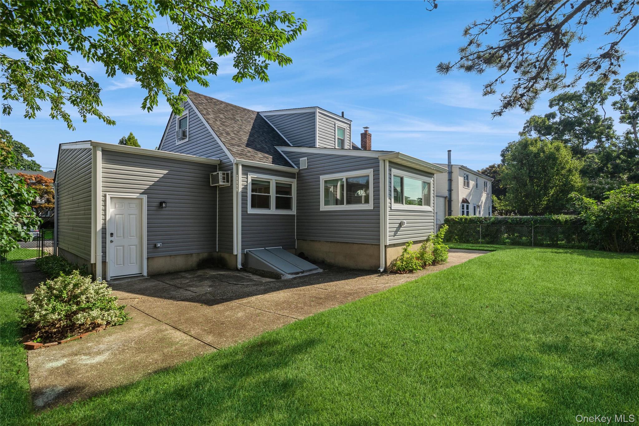 Single Family N Hawthorne Street  Nassau County, NY 11758, MLS-1039823-31