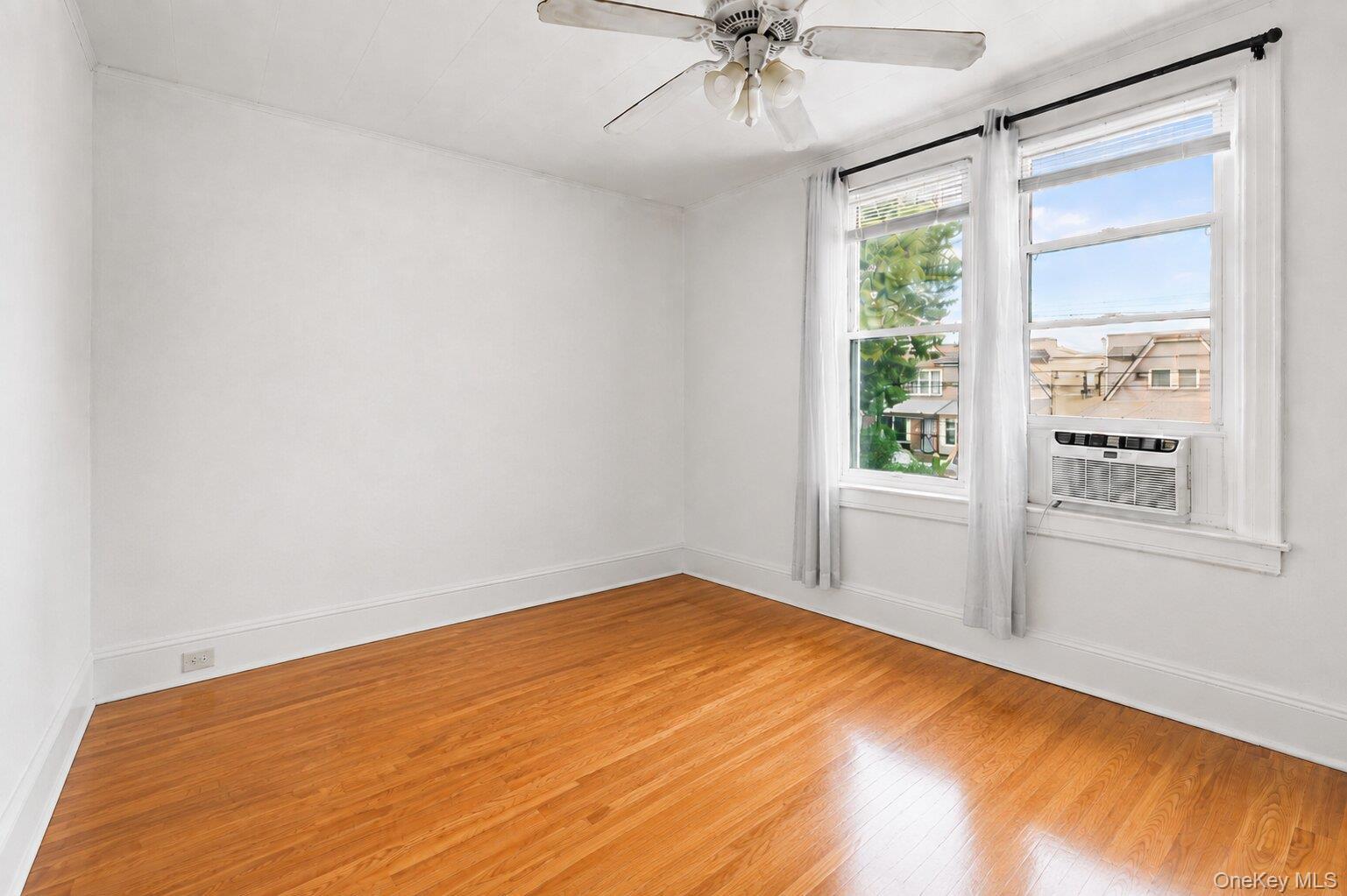 Single Family Linden Boulevard  Queens, NY 11417, MLS-1039830-25
