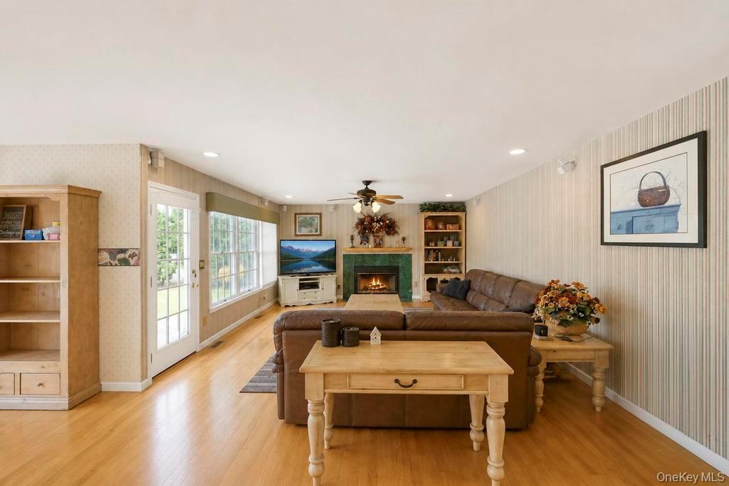 Single Family Hayrick Lane  Suffolk County, NY 11725, MLS-1039870-10