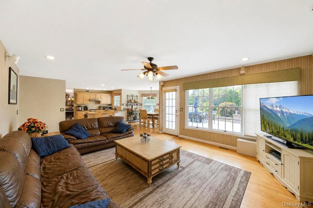 Single Family Hayrick Lane  Suffolk County, NY 11725, MLS-1039870-13