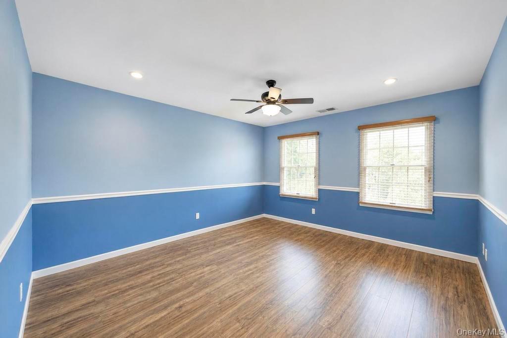 Single Family Hayrick Lane  Suffolk County, NY 11725, MLS-1039870-25