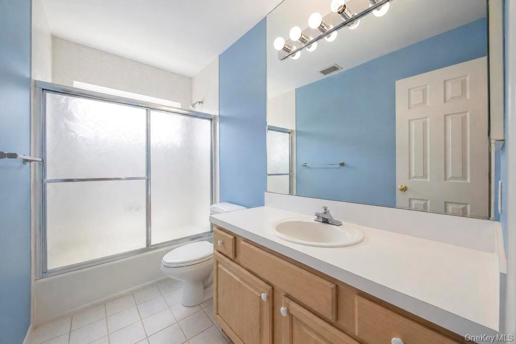 Single Family Hayrick Lane  Suffolk County, NY 11725, MLS-1039870-26