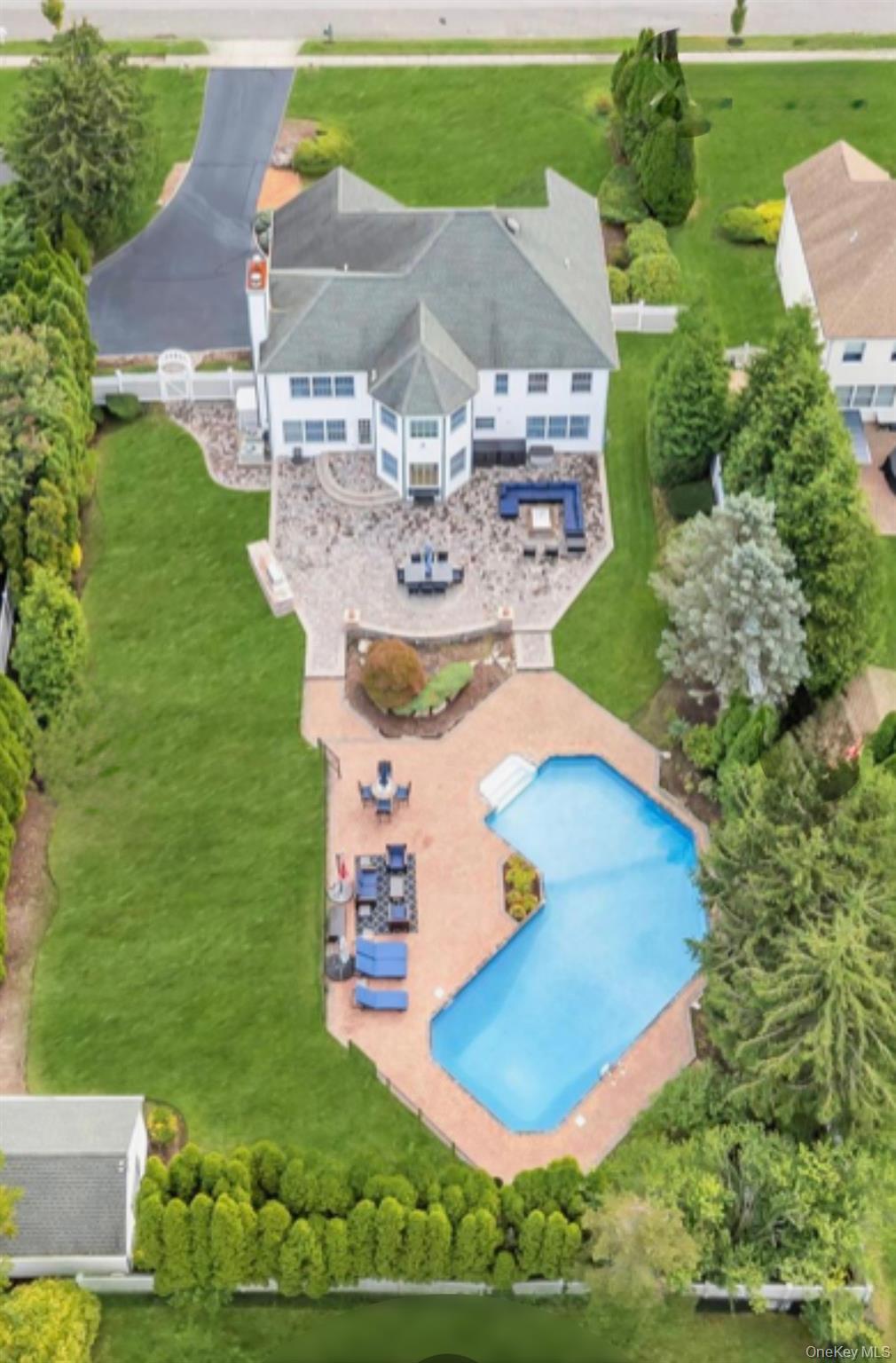 Single Family Hayrick Lane  Suffolk County, NY 11725, MLS-1039870-3
