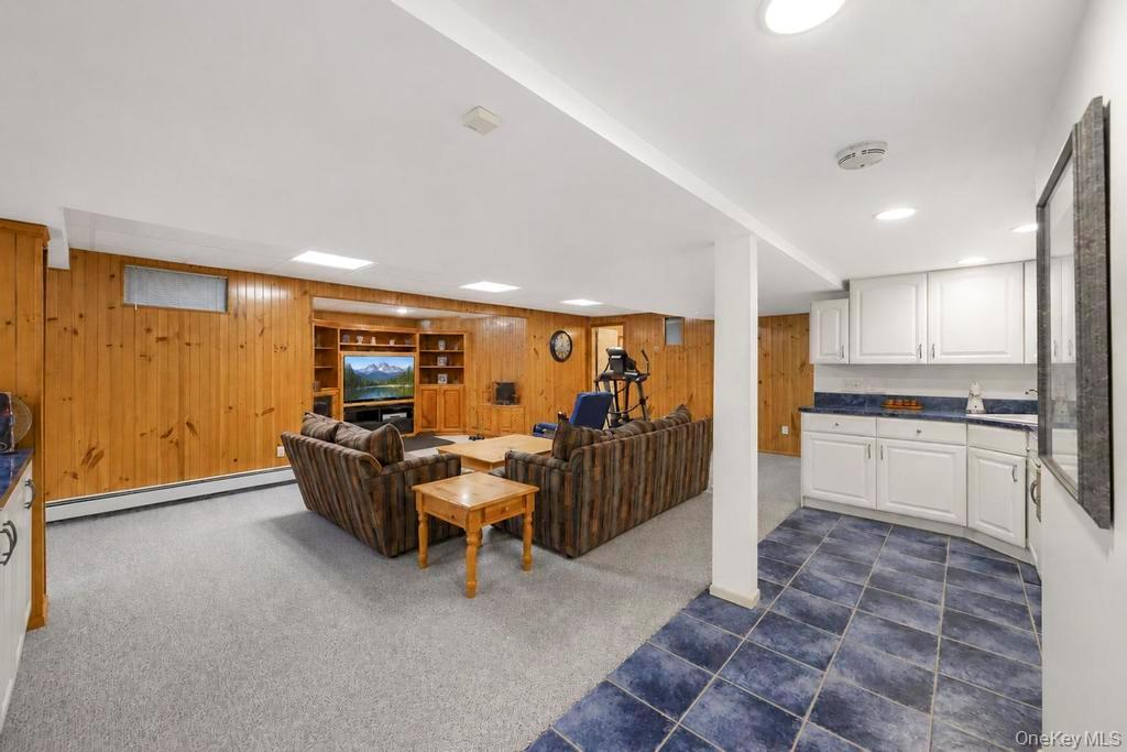 Single Family Hayrick Lane  Suffolk County, NY 11725, MLS-1039870-35