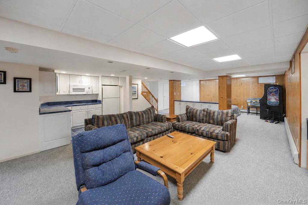 Single Family Hayrick Lane  Suffolk County, NY 11725, MLS-1039870-37