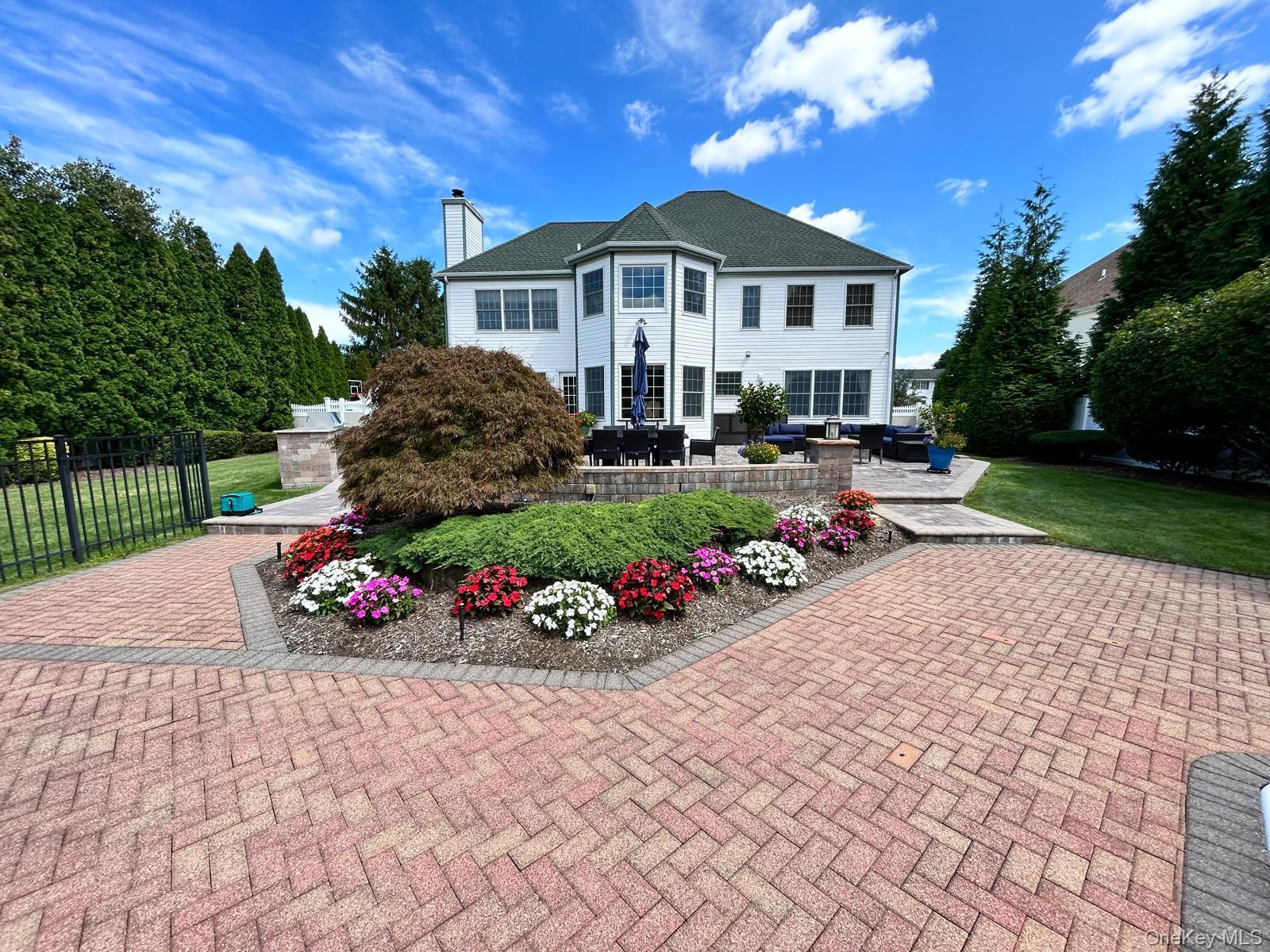 Single Family Hayrick Lane  Suffolk County, NY 11725, MLS-1039870-4
