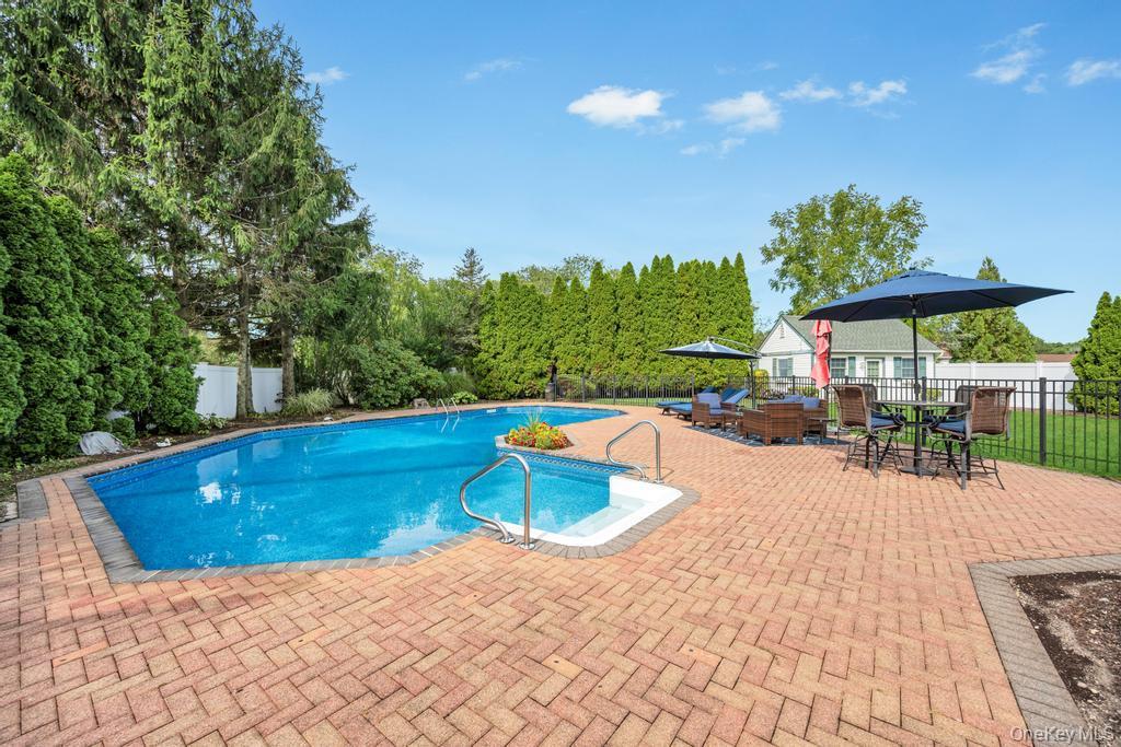 Single Family Hayrick Lane  Suffolk County, NY 11725, MLS-1039870-42