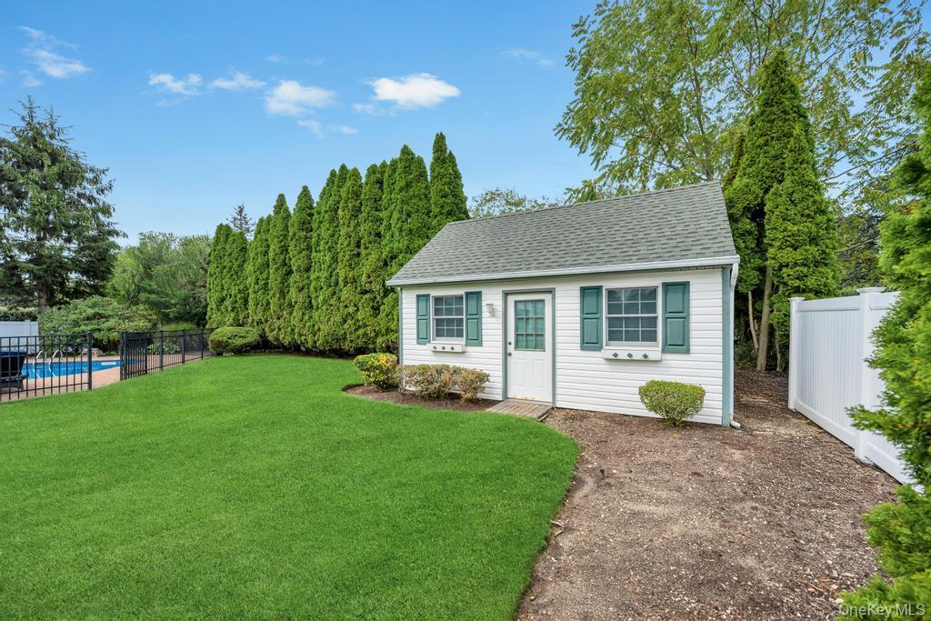 Single Family Hayrick Lane  Suffolk County, NY 11725, MLS-1039870-44