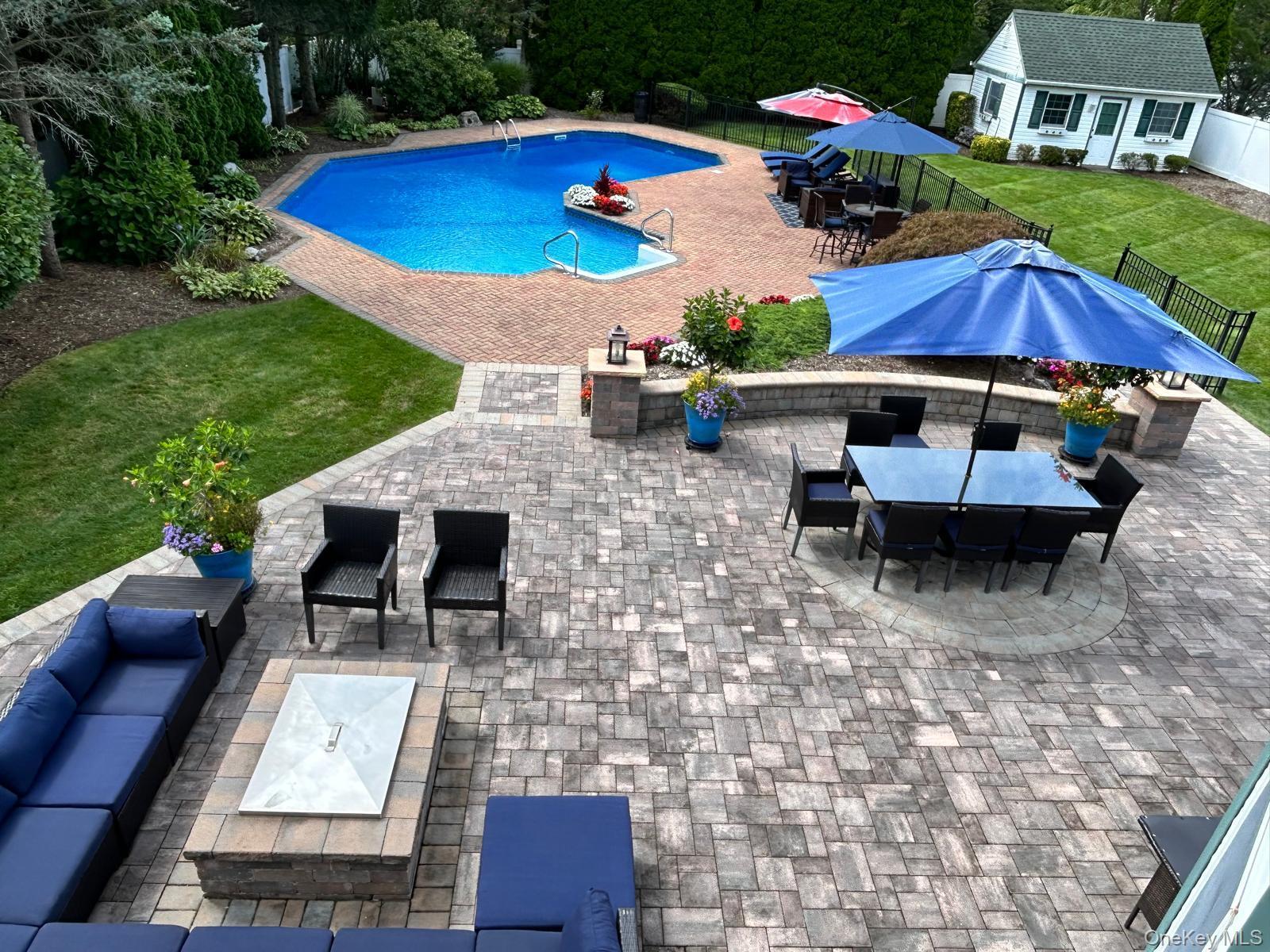 Single Family Hayrick Lane  Suffolk County, NY 11725, MLS-1039870-5