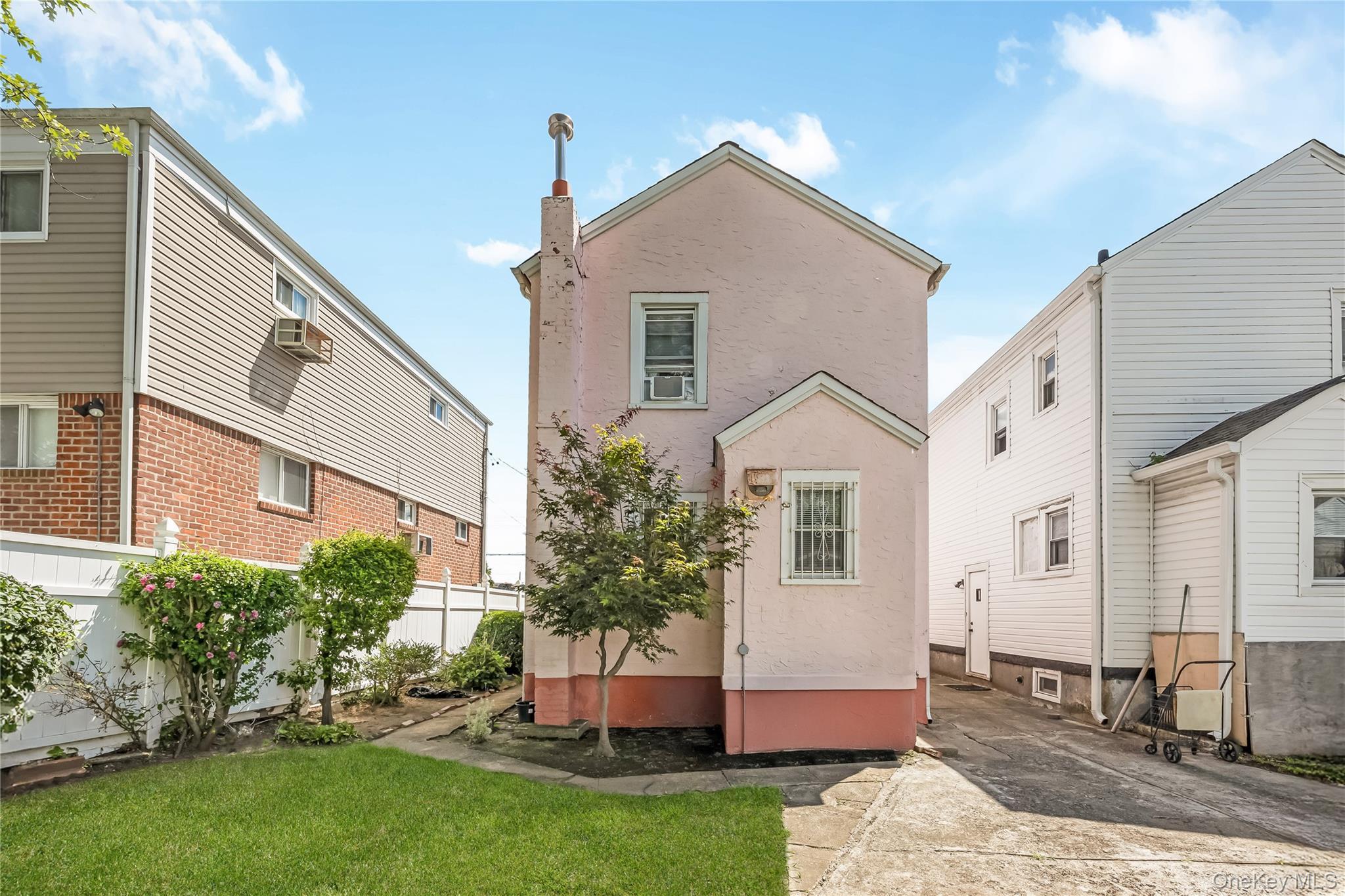 Single Family 220th Street  Queens, NY 11429, MLS-1039891-25