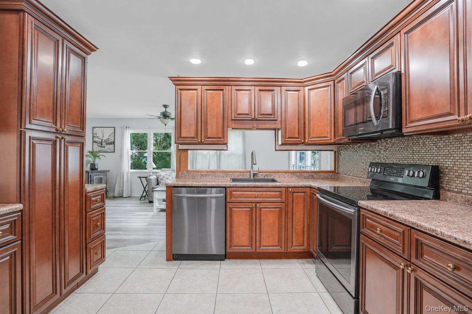 Single Family Hampton Road Dutchess County, NY 12603, MLS-1039910-10