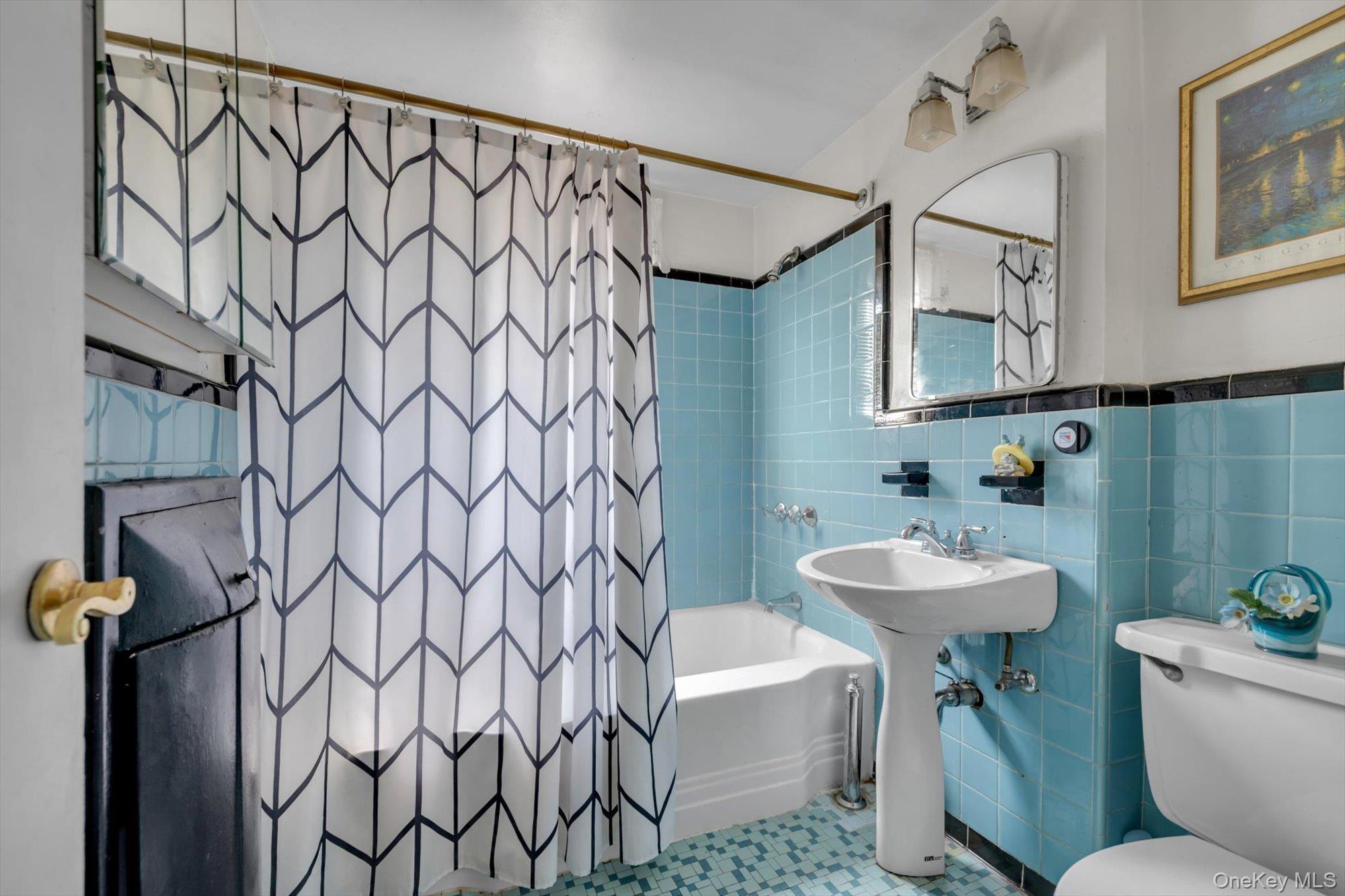 Single Family 165th Street  Queens, NY 11358, MLS-1039928-16