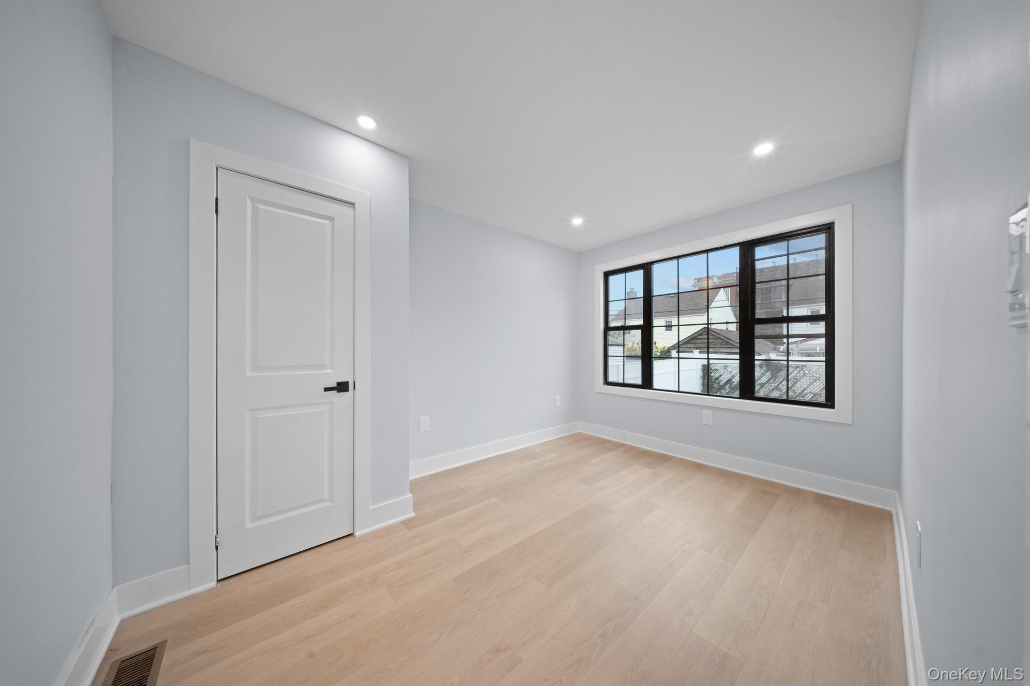 Single Family 217th Street  Queens, NY 11411, MLS-1039929-9