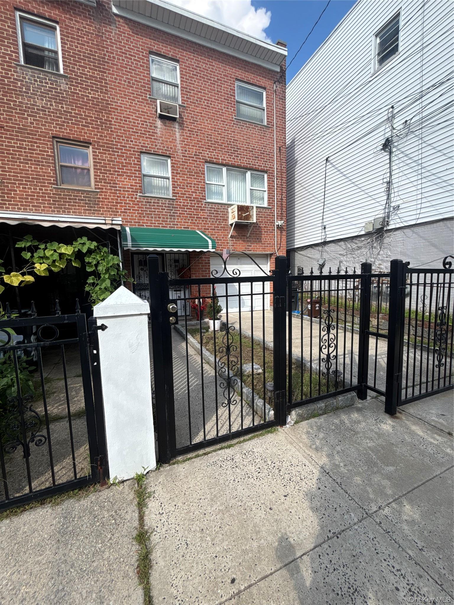 Single Family E 229th Street  Bronx, NY 10466, MLS-1039967-3