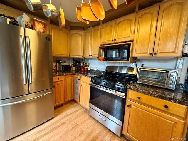 Single Family W 11th Road Queens, NY 11693, MLS-1039983-4