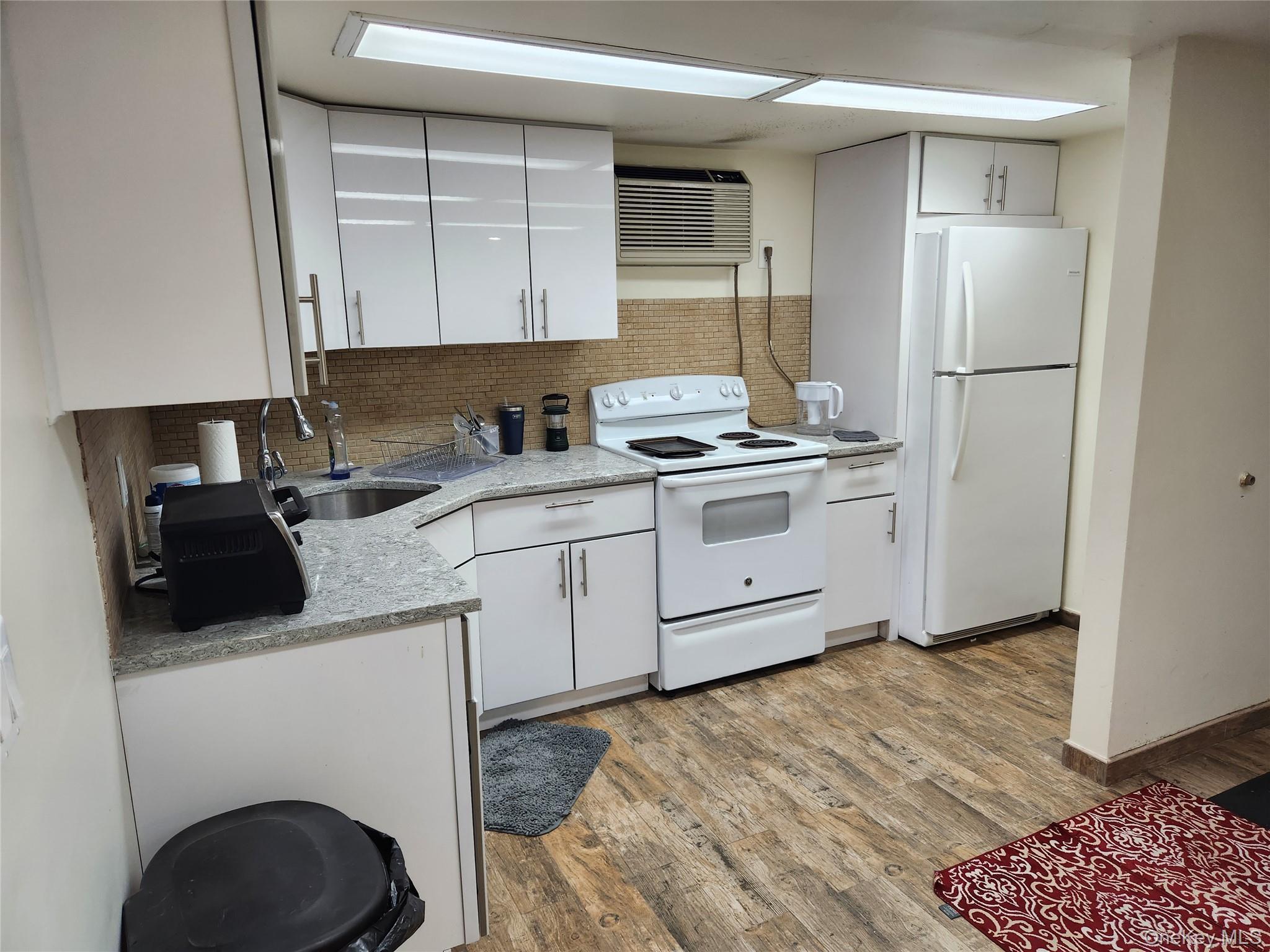 Apartment 173 Street  Queens, NY 11366, MLS-1039992-6