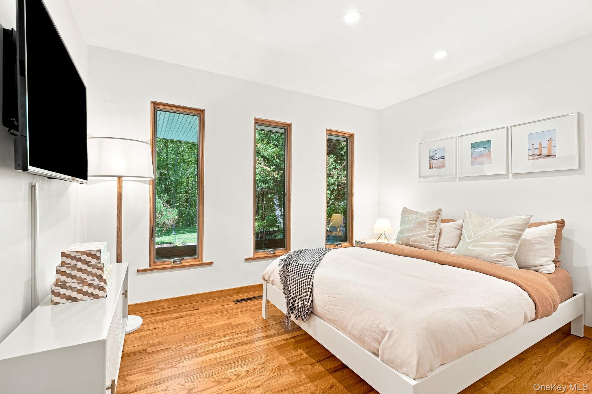 Single Family Scarborough Road  Westchester County, NY 10510, MLS-1039995-15