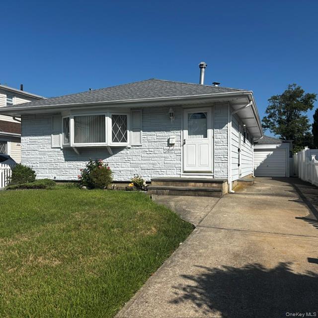 Single Family E Neptune Avenue Suffolk County, NY 11757, MLS-1040005-2