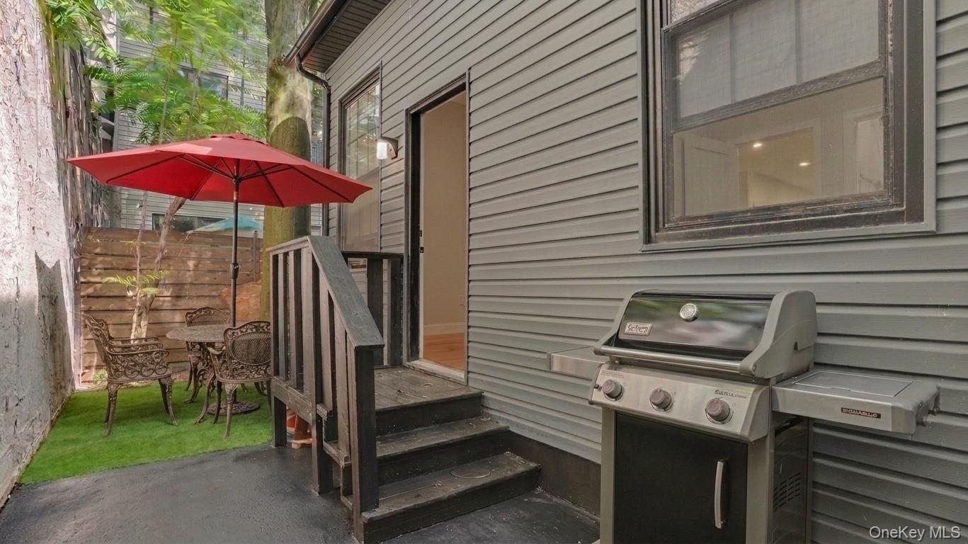 Single Family Hill Street  Brooklyn, NY 11208, MLS-1040016-18