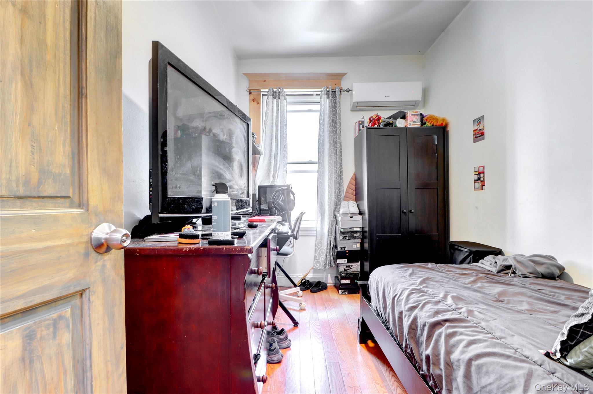 Single Family Cooper Avenue Queens, NY 11385, MLS-1040019-10