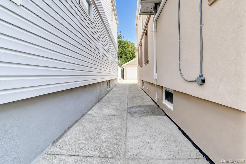 Single Family 80th Avenue  Queens, NY 11385, MLS-1040023-2