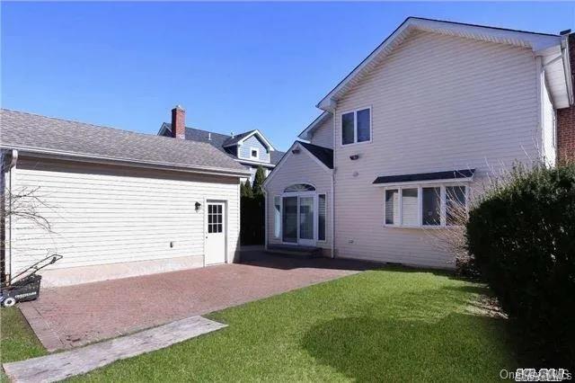 Single Family Baxter Avenue  Nassau County, NY 11040, MLS-1040035-12