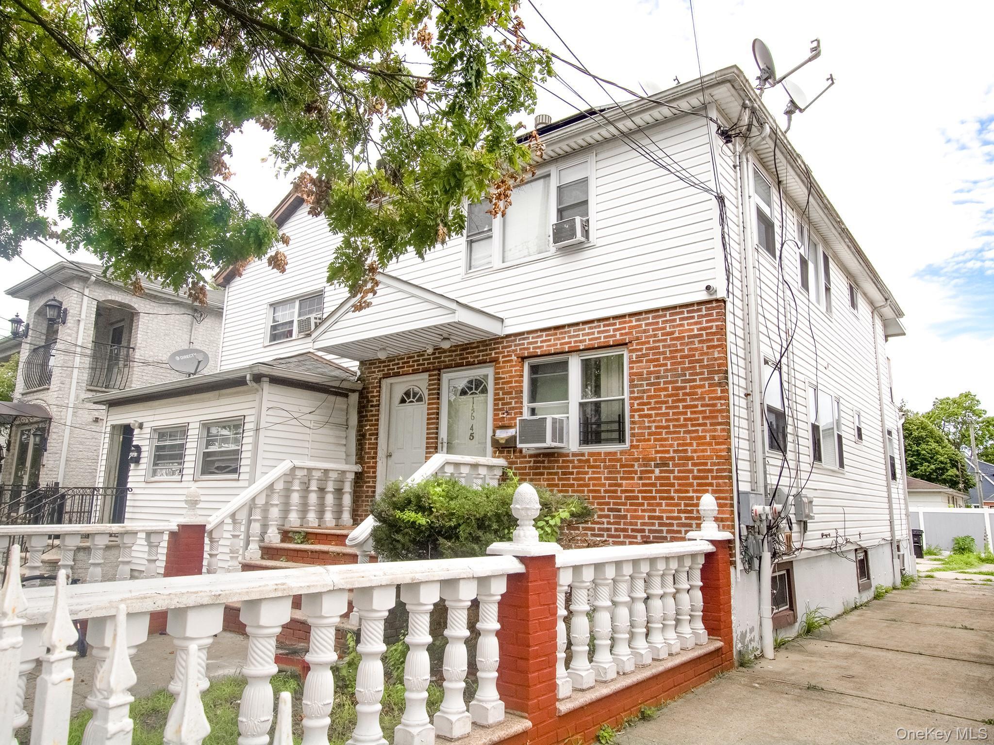 Single Family 182nd Street  Queens, NY 11413, MLS-1040040-2