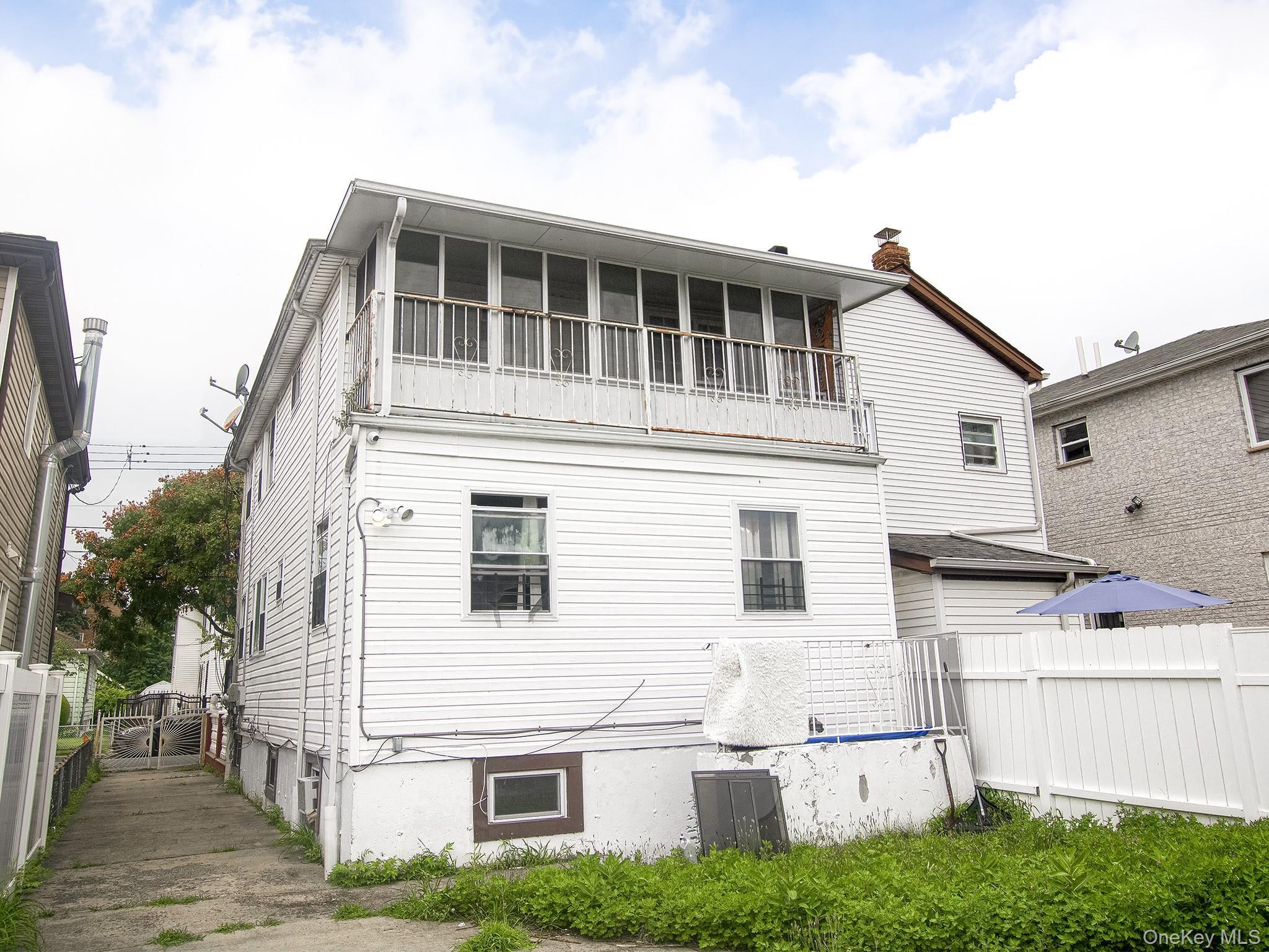 Single Family 182nd Street  Queens, NY 11413, MLS-1040040-3