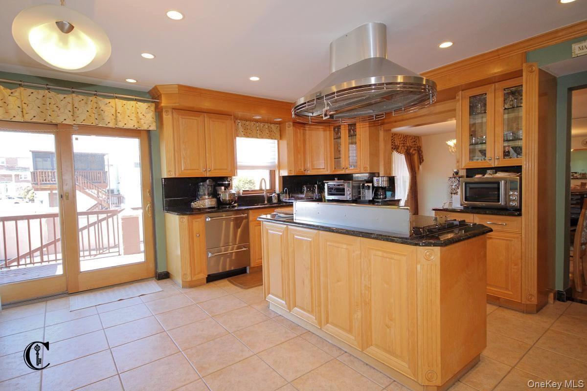 Single Family E 74 Street Brooklyn, NY 11234, MLS-1040066-10
