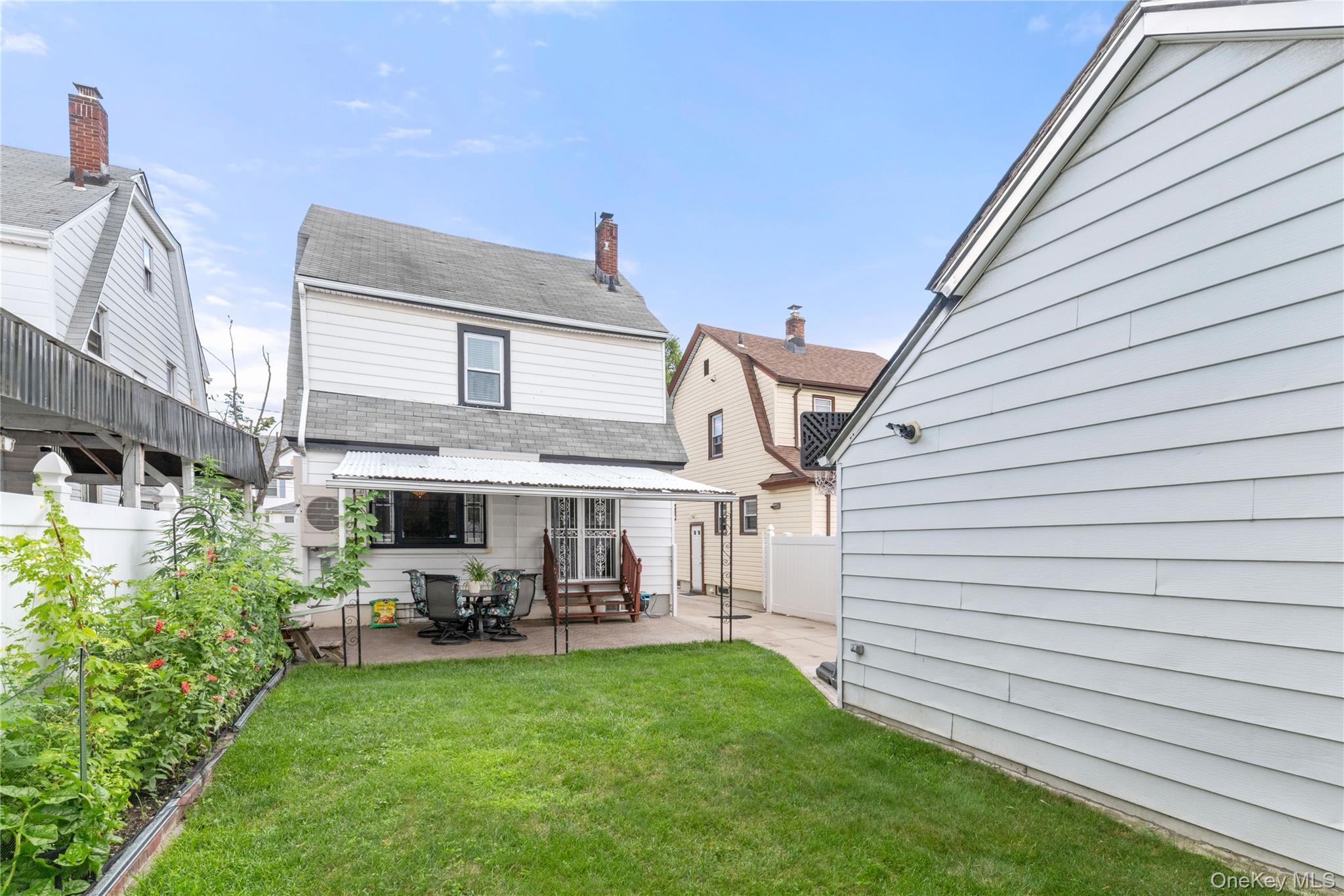 Single Family 216th Street Queens, NY 11427, MLS-1040103-22