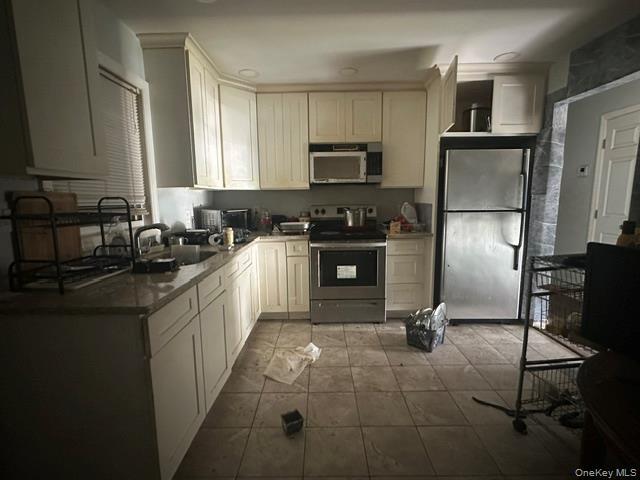 Single Family Nathalie Avenue Suffolk County, NY 11701, MLS-1040114-4