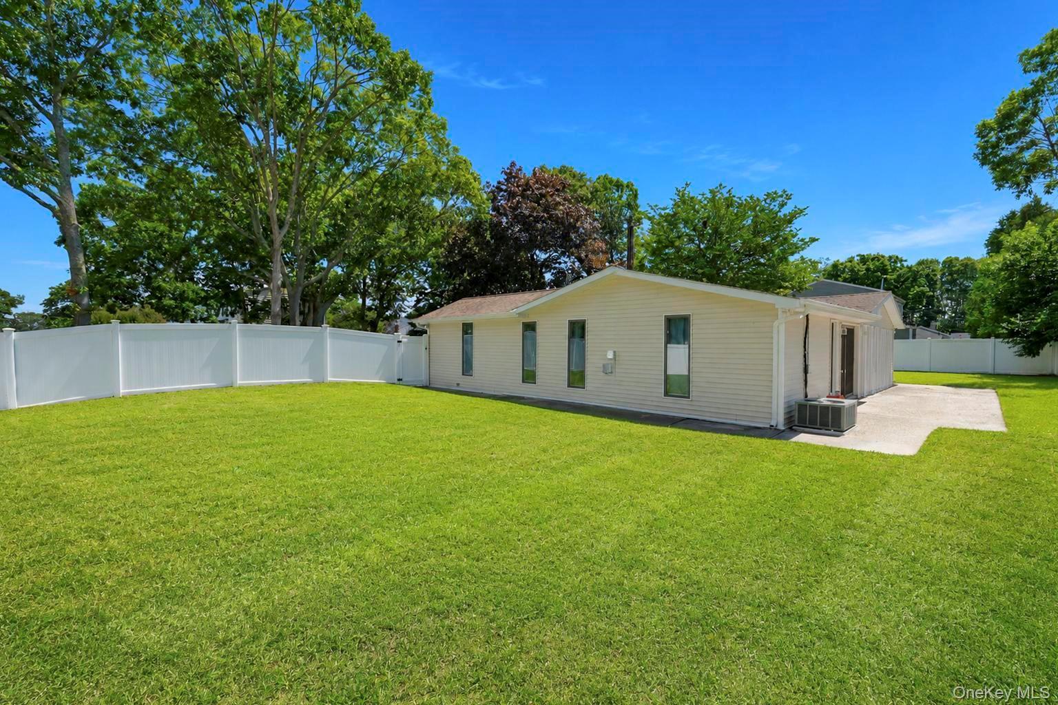 Single Family Helene Drive  Suffolk County, NY 11967, MLS-1040118-3