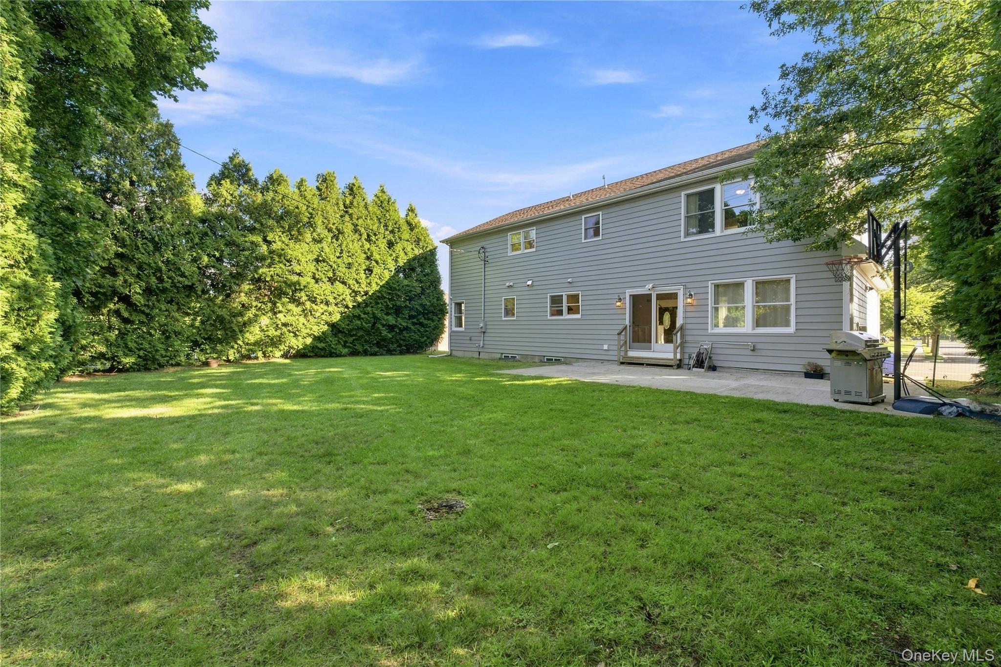 Single Family Forest Drive  Nassau County, NY 11753, MLS-1040122-32