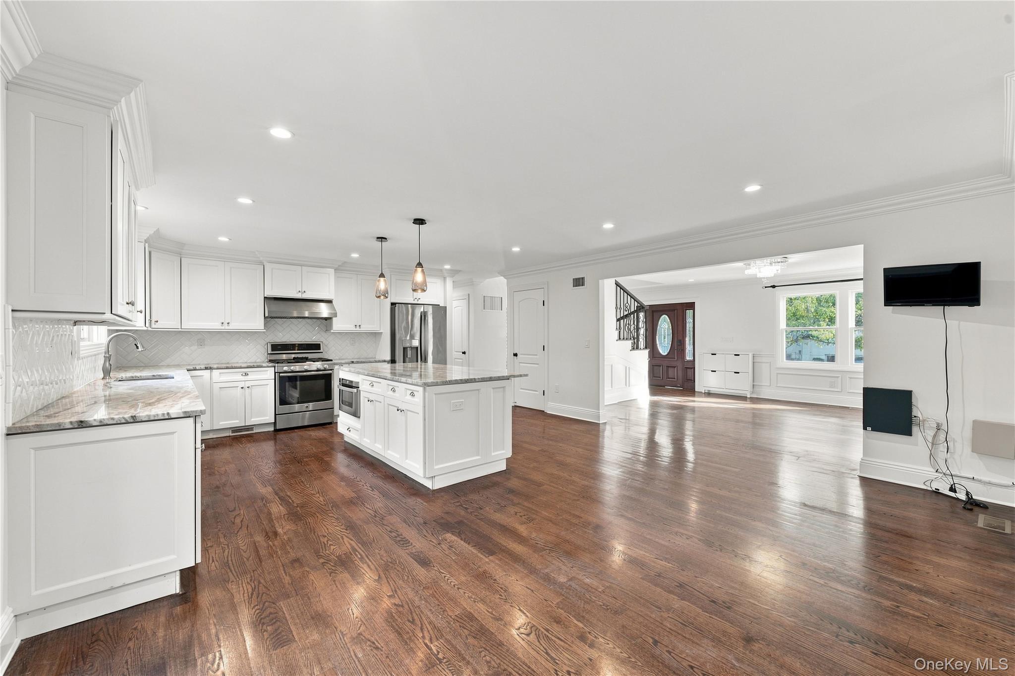 Single Family Forest Drive  Nassau County, NY 11753, MLS-1040122-8