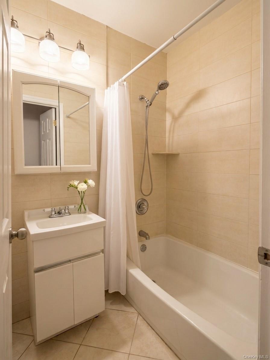 Single Family 90th Street  Queens, NY 11421, MLS-1040149-7