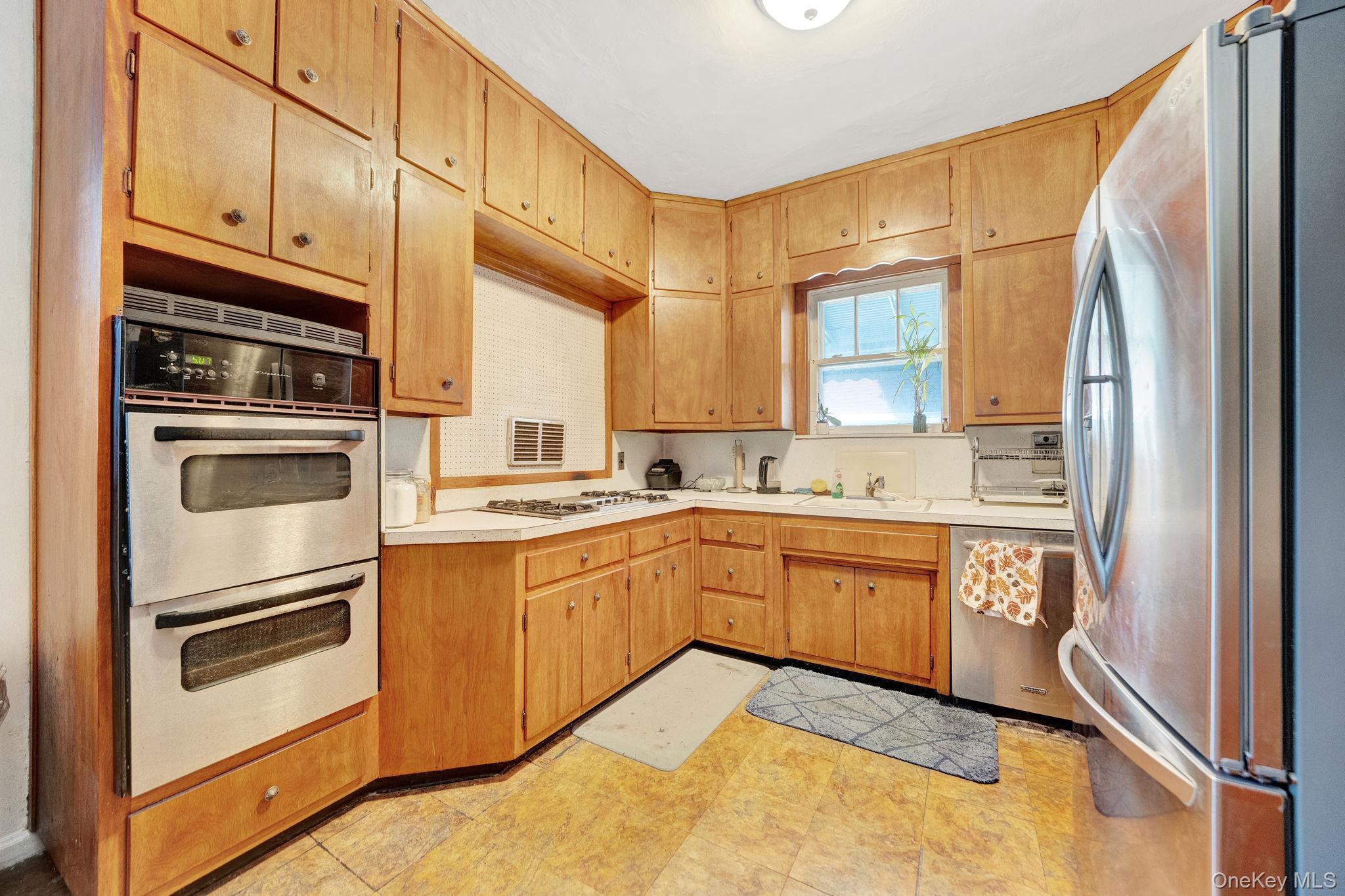 Single Family 195th Street Queens, NY 11423, MLS-1040205-10