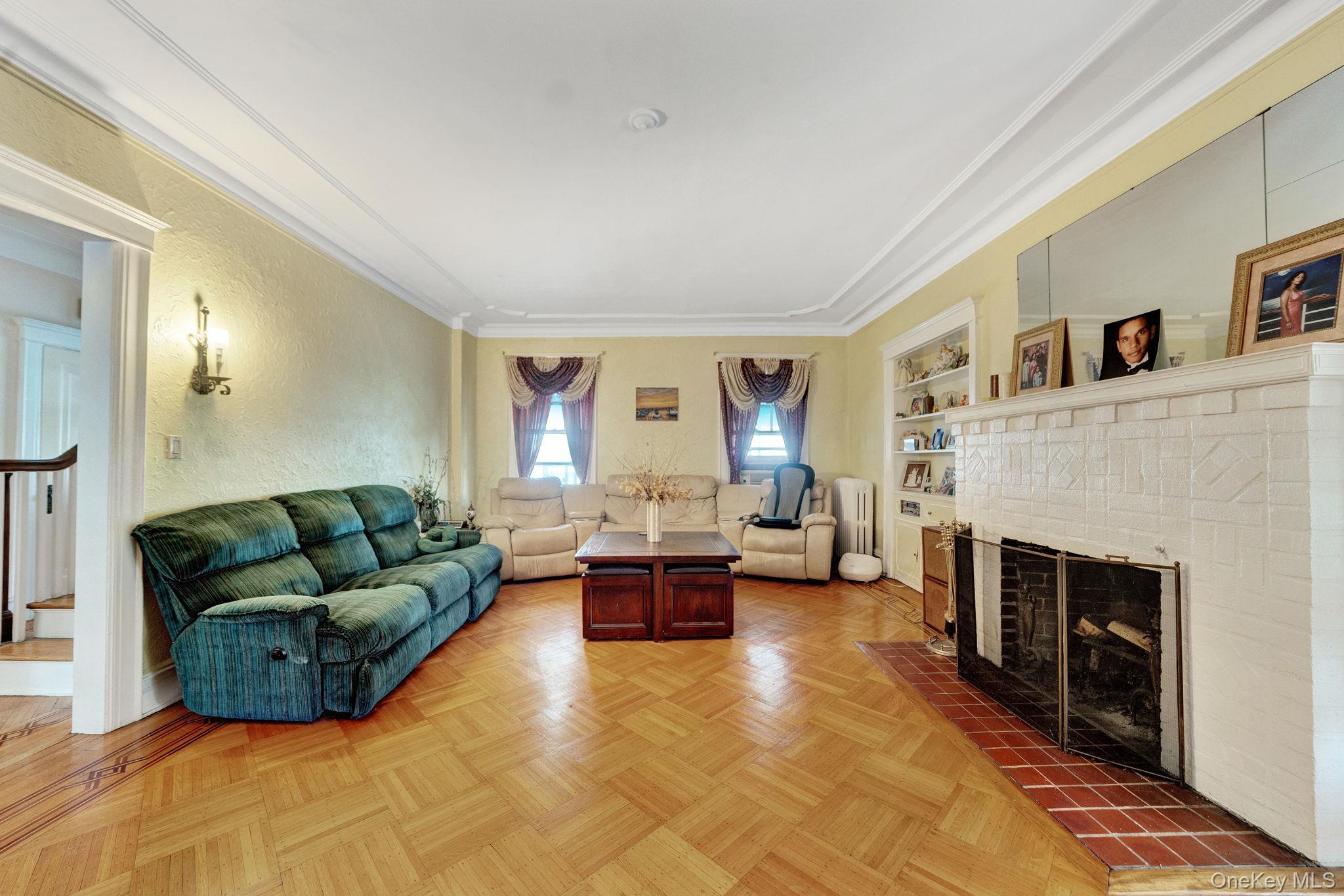 Single Family 195th Street Queens, NY 11423, MLS-1040205-18
