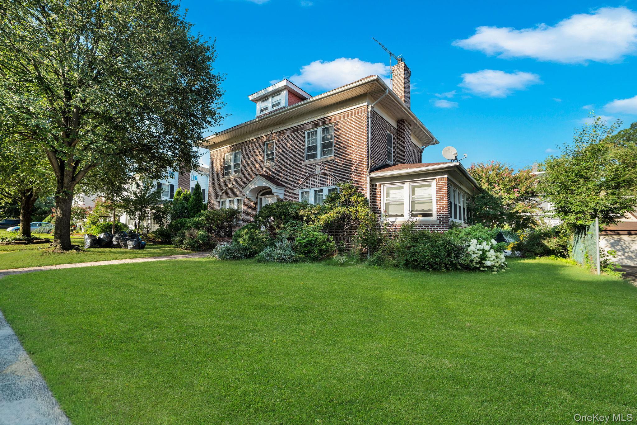 Single Family 195th Street Queens, NY 11423, MLS-1040205-3
