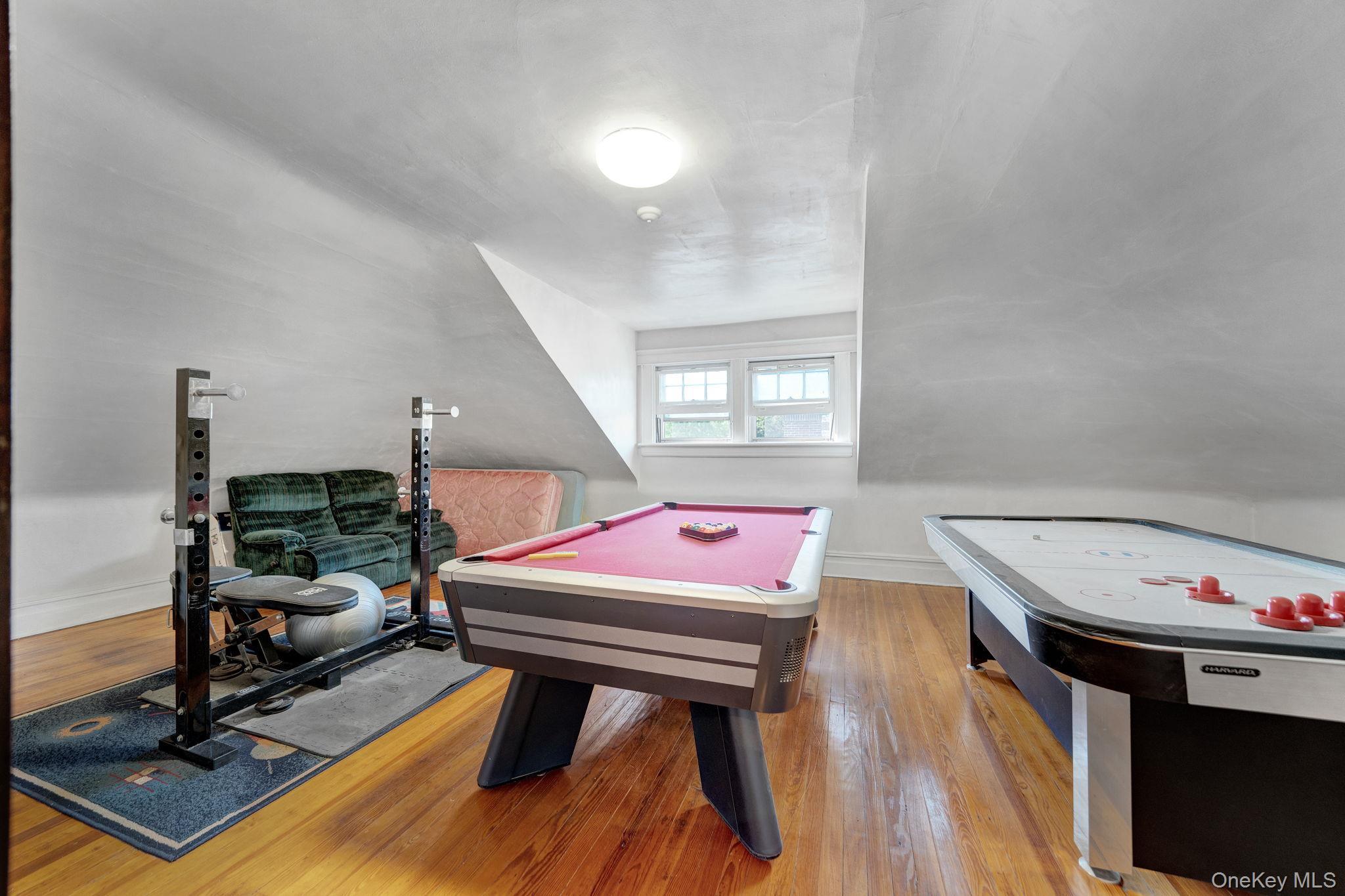 Single Family 195th Street Queens, NY 11423, MLS-1040205-30