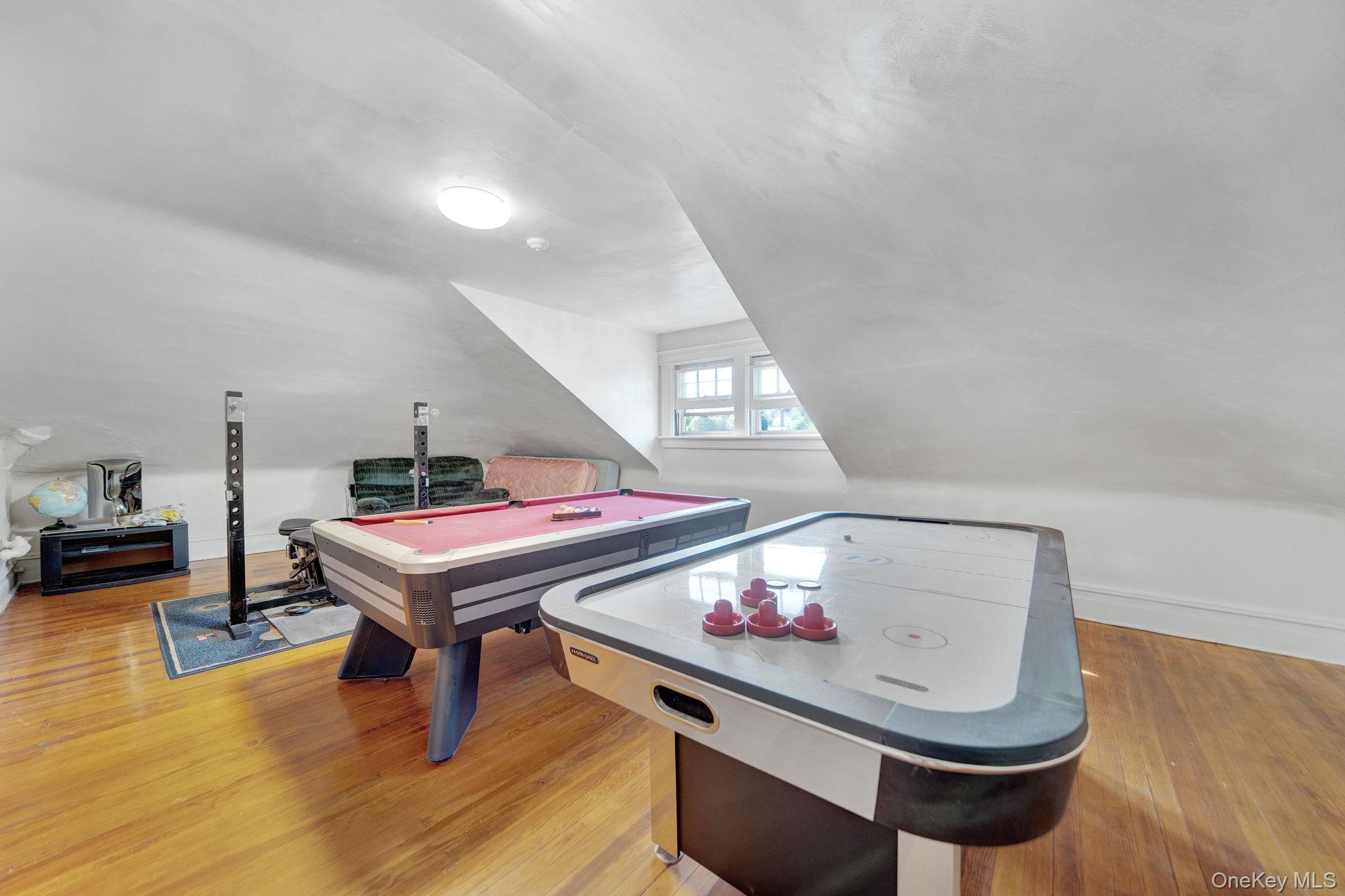 Single Family 195th Street Queens, NY 11423, MLS-1040205-31