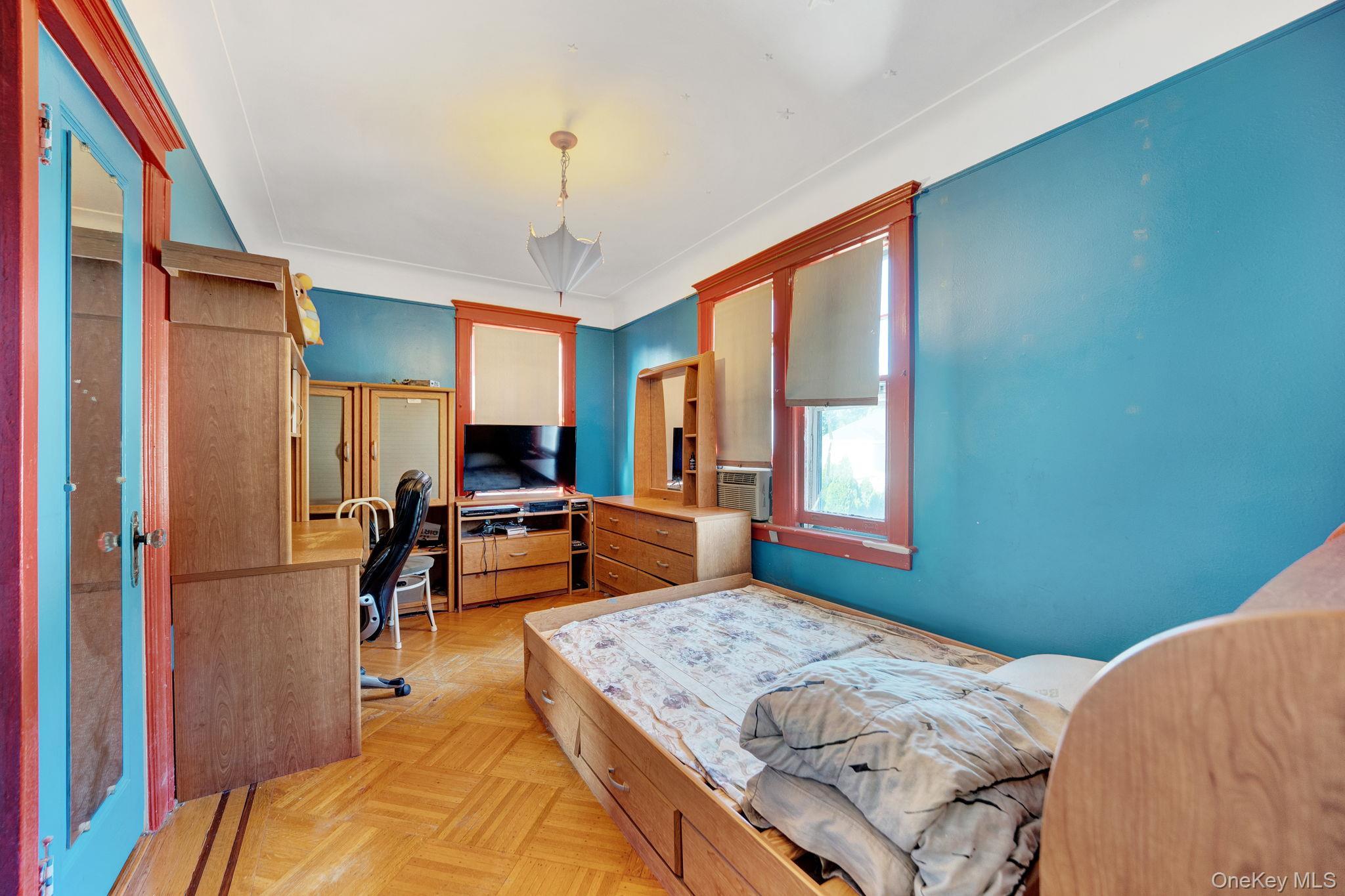 Single Family 195th Street Queens, NY 11423, MLS-1040205-32