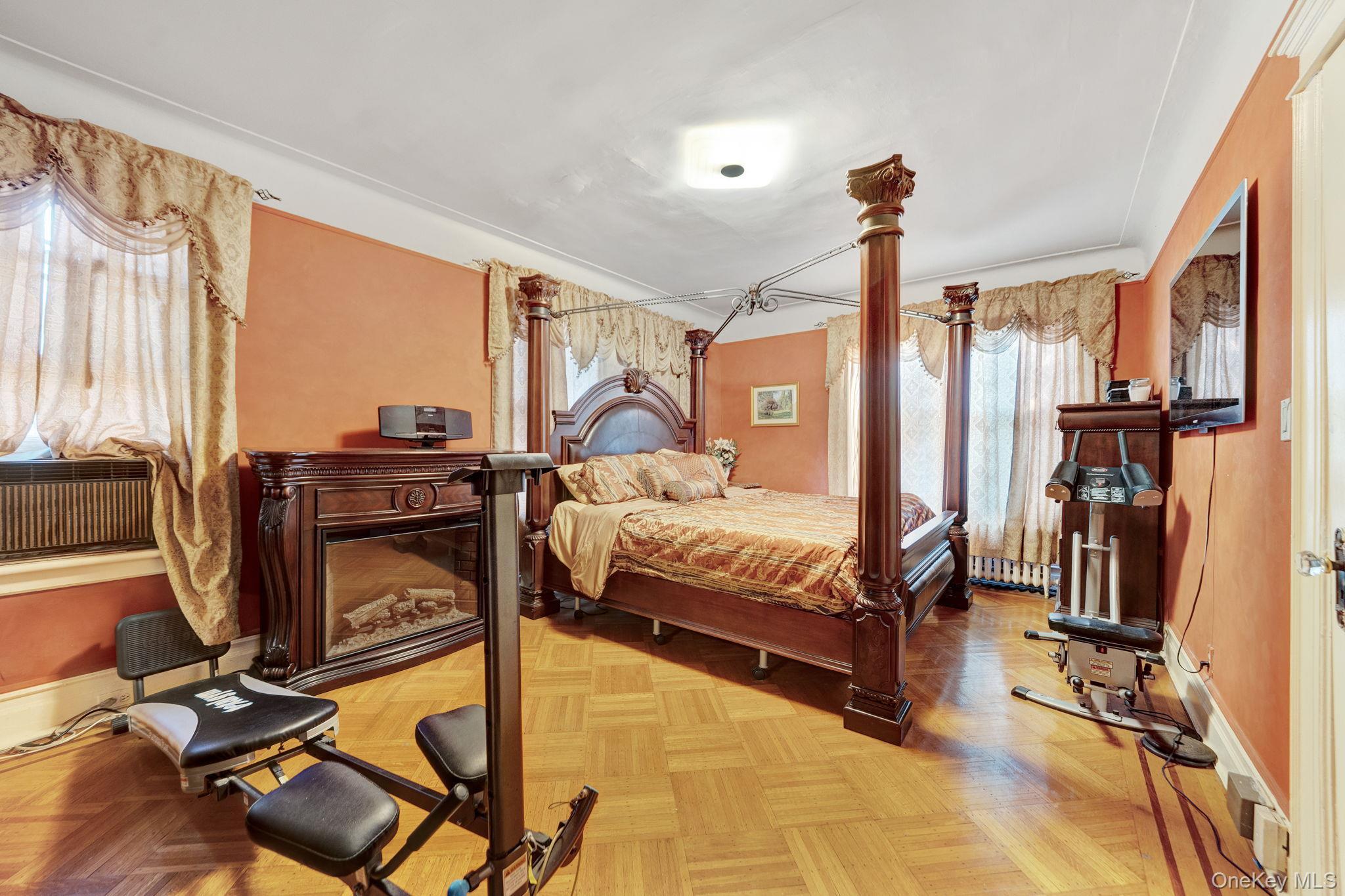 Single Family 195th Street Queens, NY 11423, MLS-1040205-34