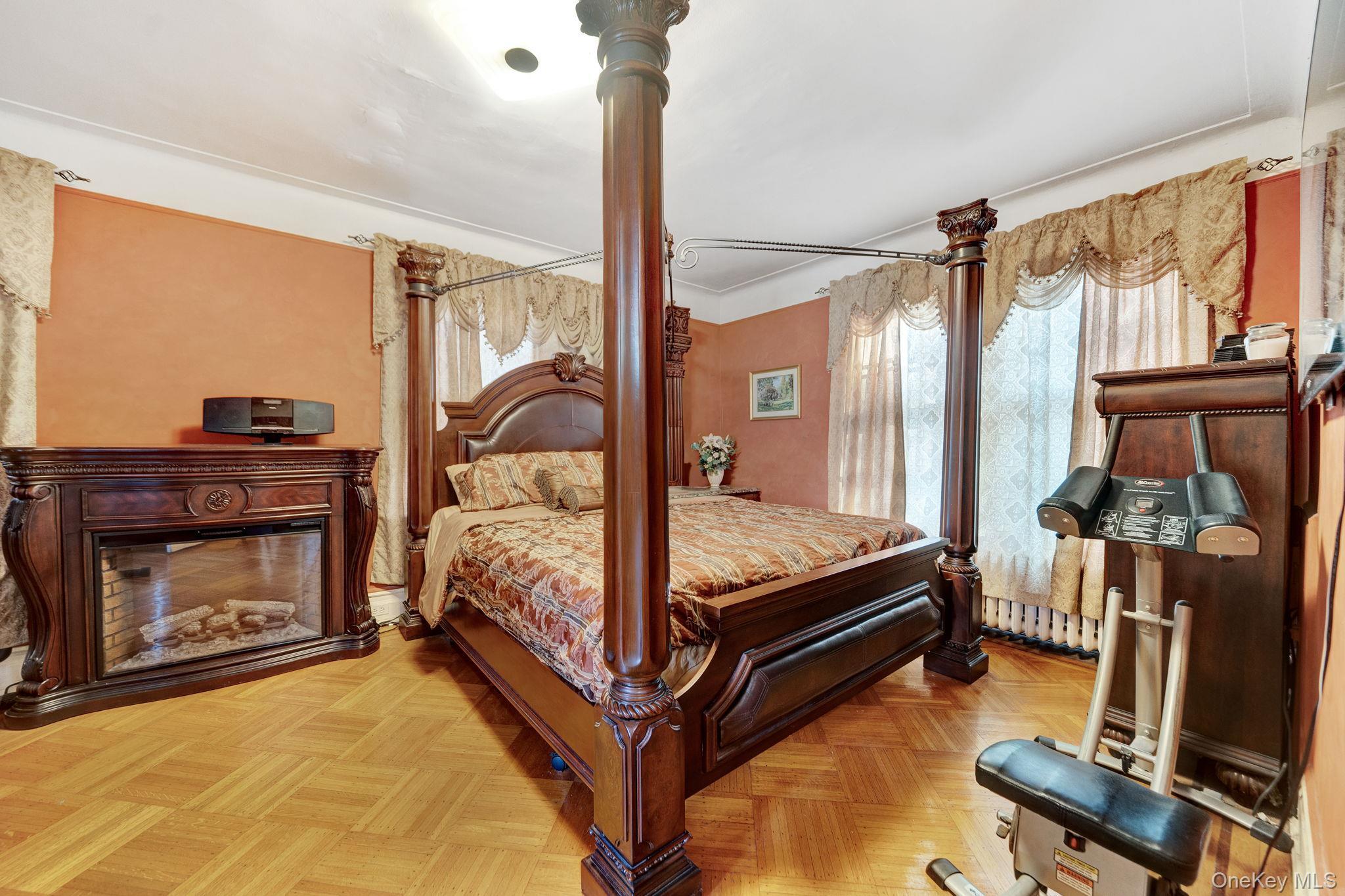 Single Family 195th Street Queens, NY 11423, MLS-1040205-35