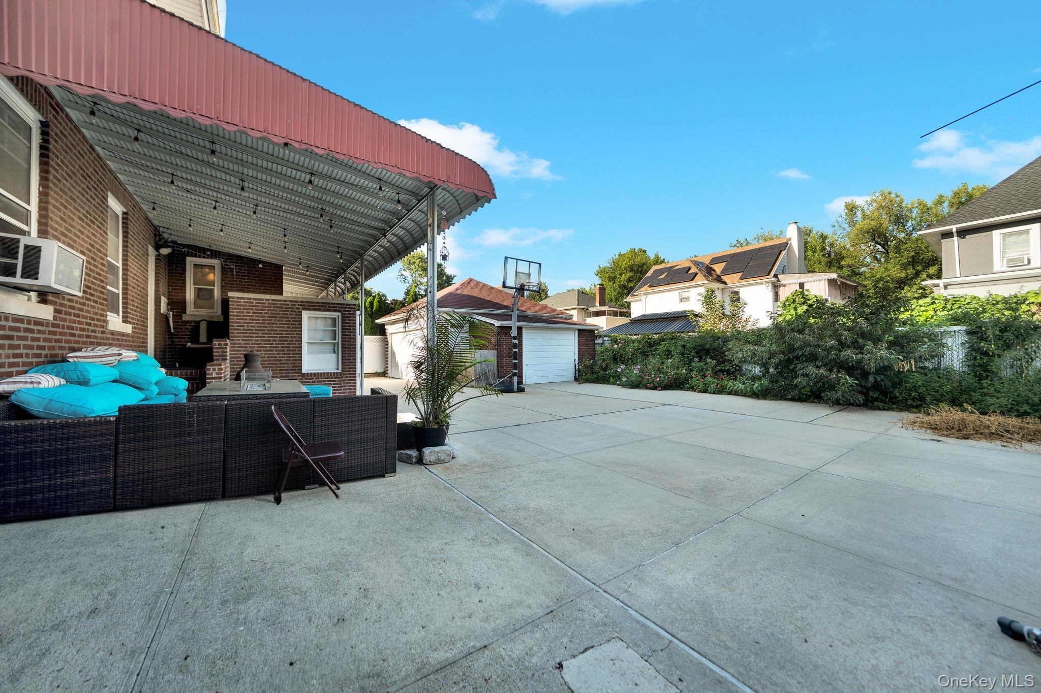 Single Family 195th Street Queens, NY 11423, MLS-1040205-4