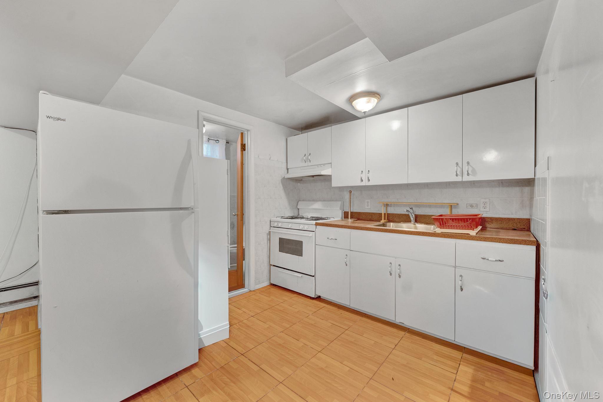 Single Family 195th Street Queens, NY 11423, MLS-1040205-44