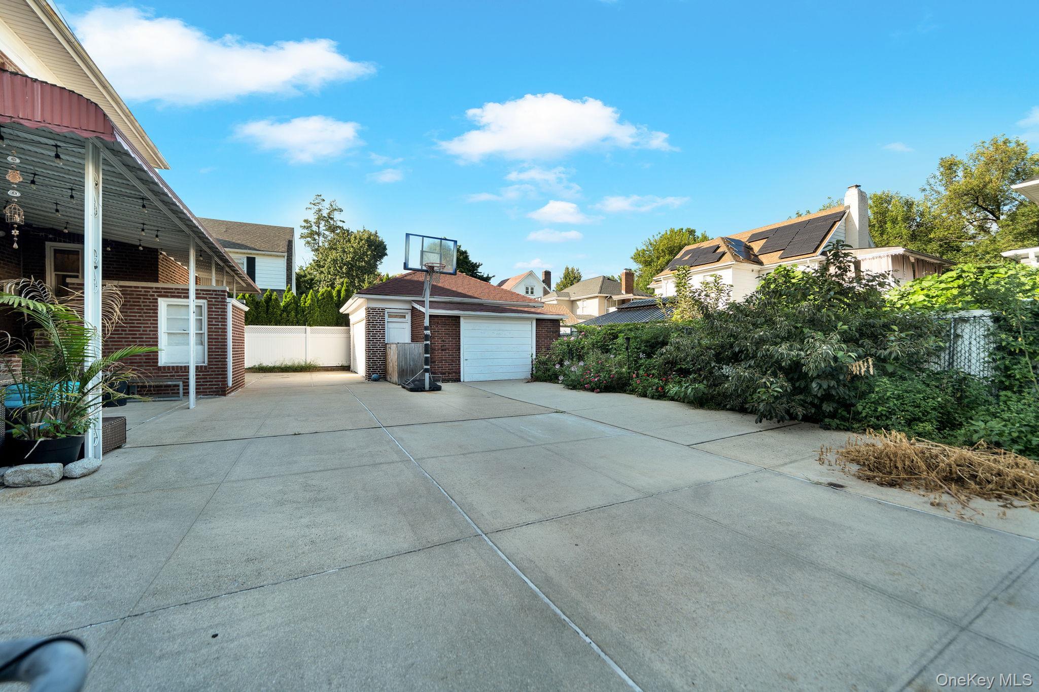 Single Family 195th Street Queens, NY 11423, MLS-1040205-5
