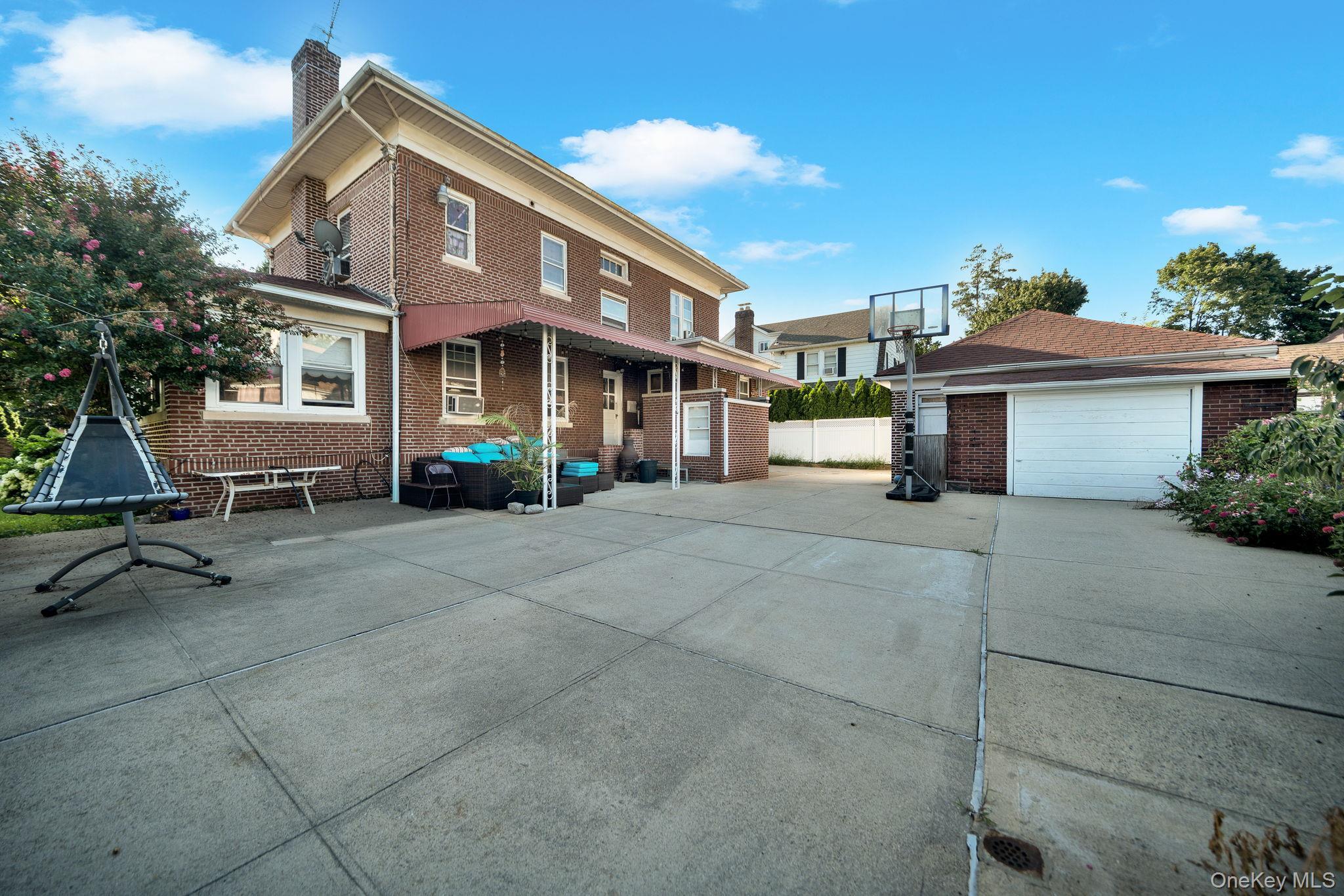 Single Family 195th Street Queens, NY 11423, MLS-1040205-6