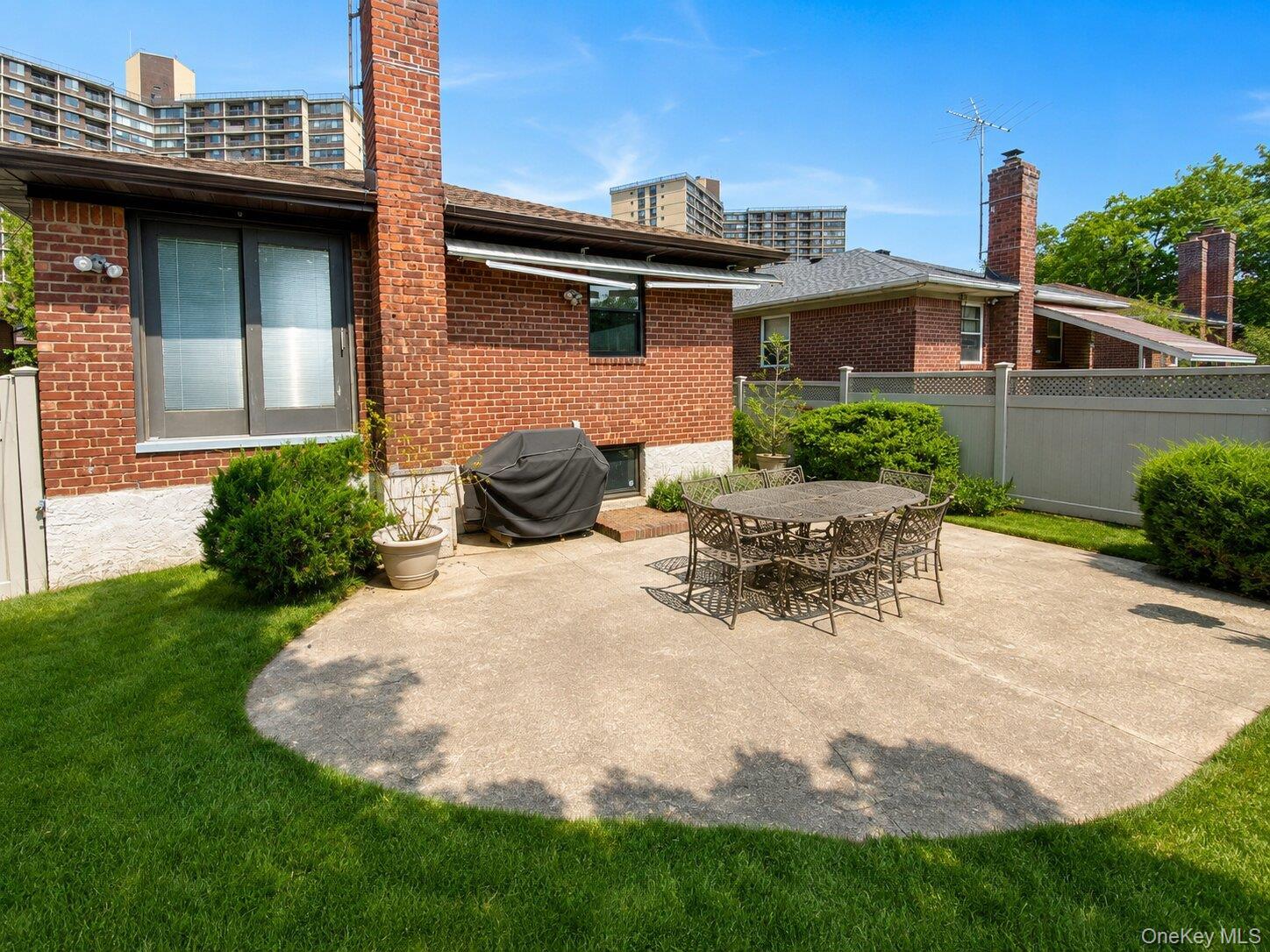 Single Family 26th Avenue Queens, NY 11360, MLS-1040210-34